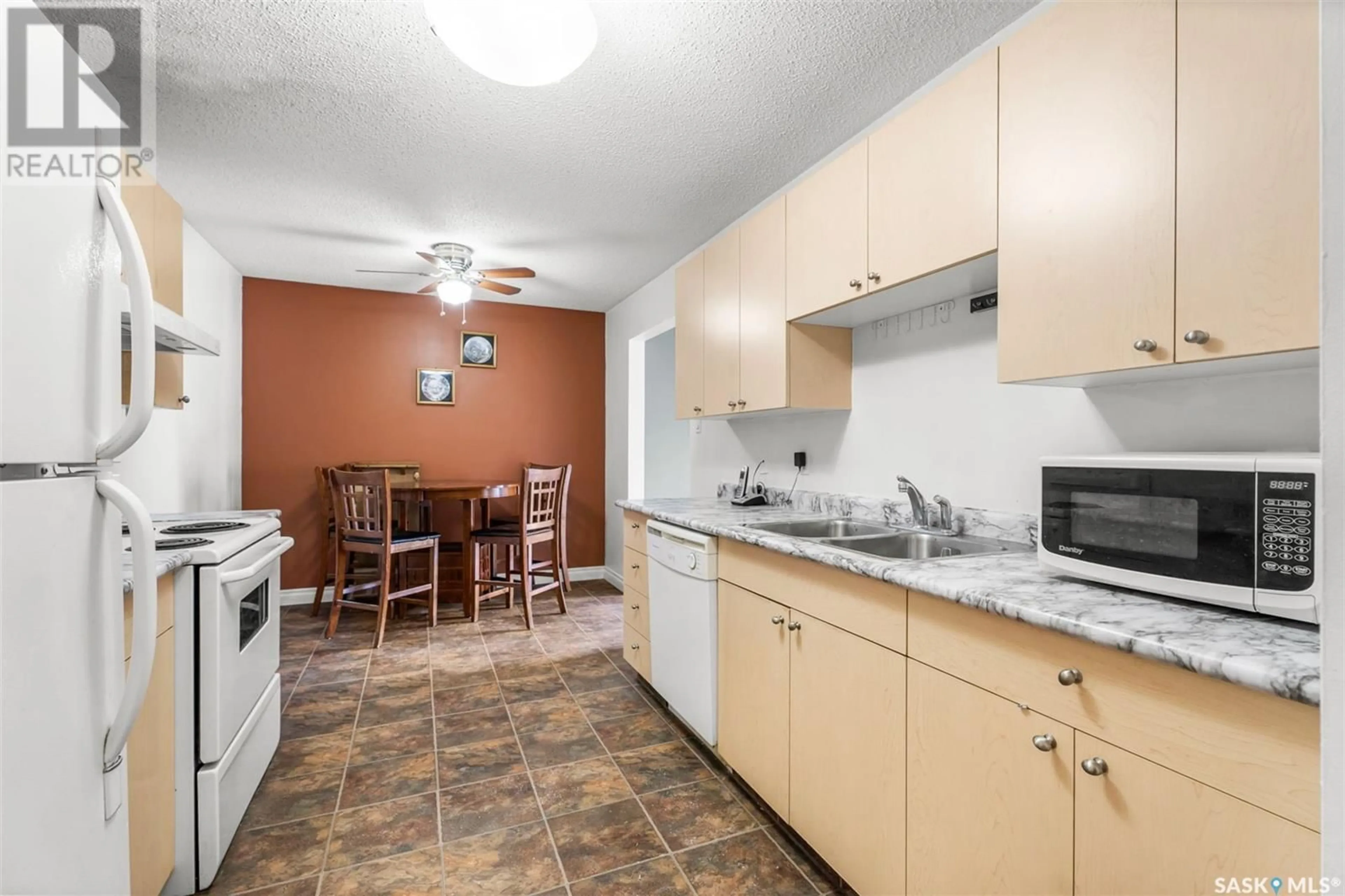 Standard kitchen, unknown for 11 3809 Luther PLACE, Saskatoon Saskatchewan S7H4B1