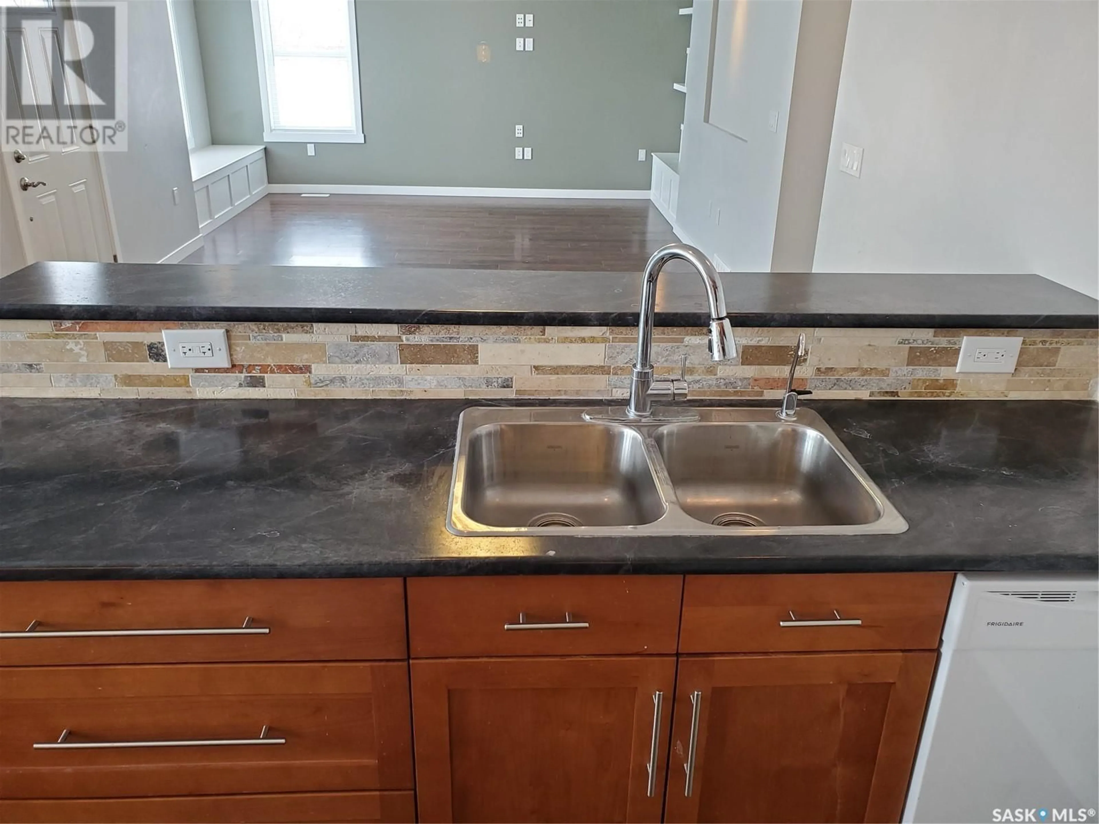Standard kitchen, ceramic/tile floor for 113 6TH STREET, Ponteix Saskatchewan S0N1Z0