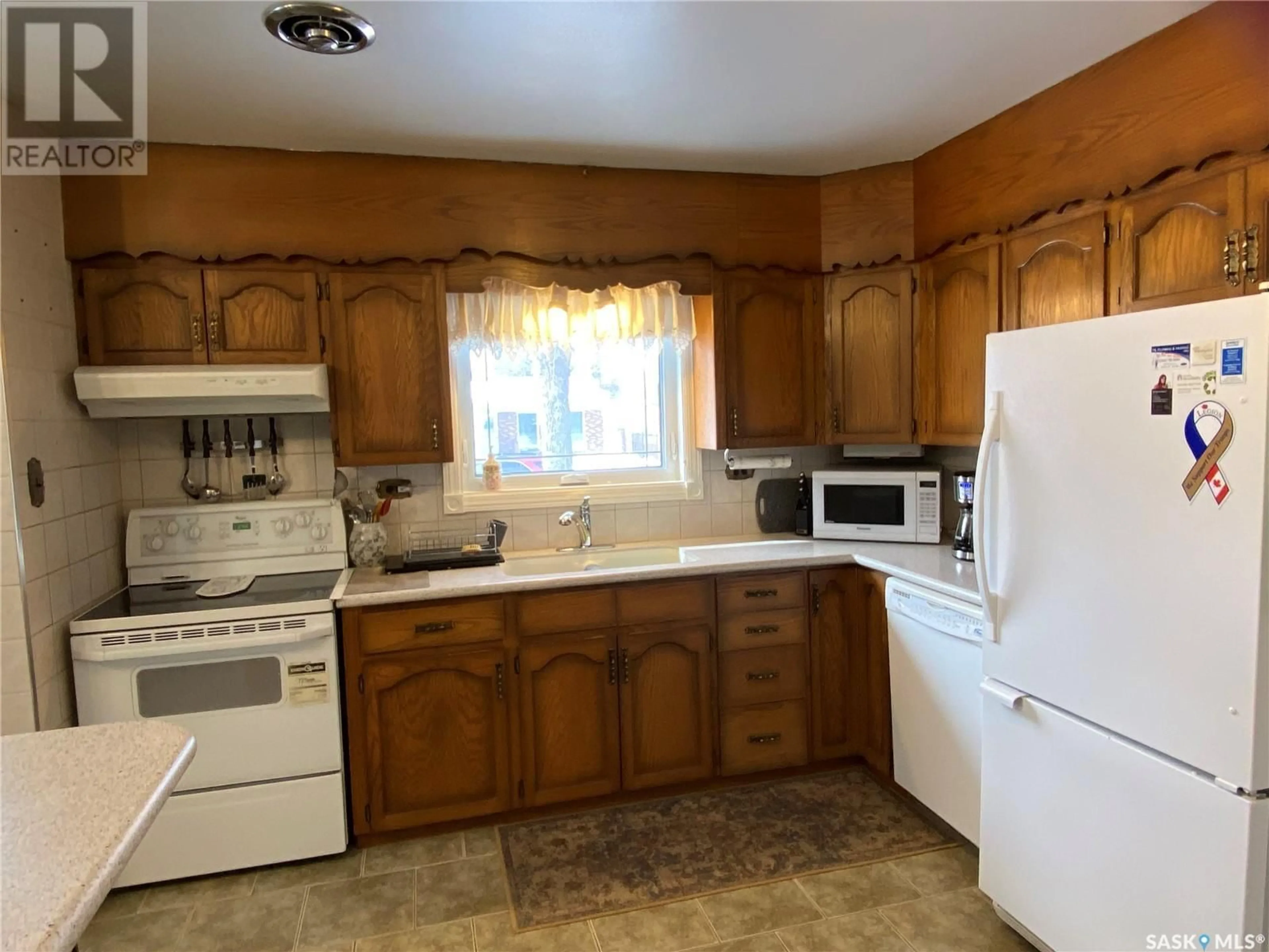 Standard kitchen, unknown for 207 Fifth AVENUE S, Yorkton Saskatchewan S3N0Z9