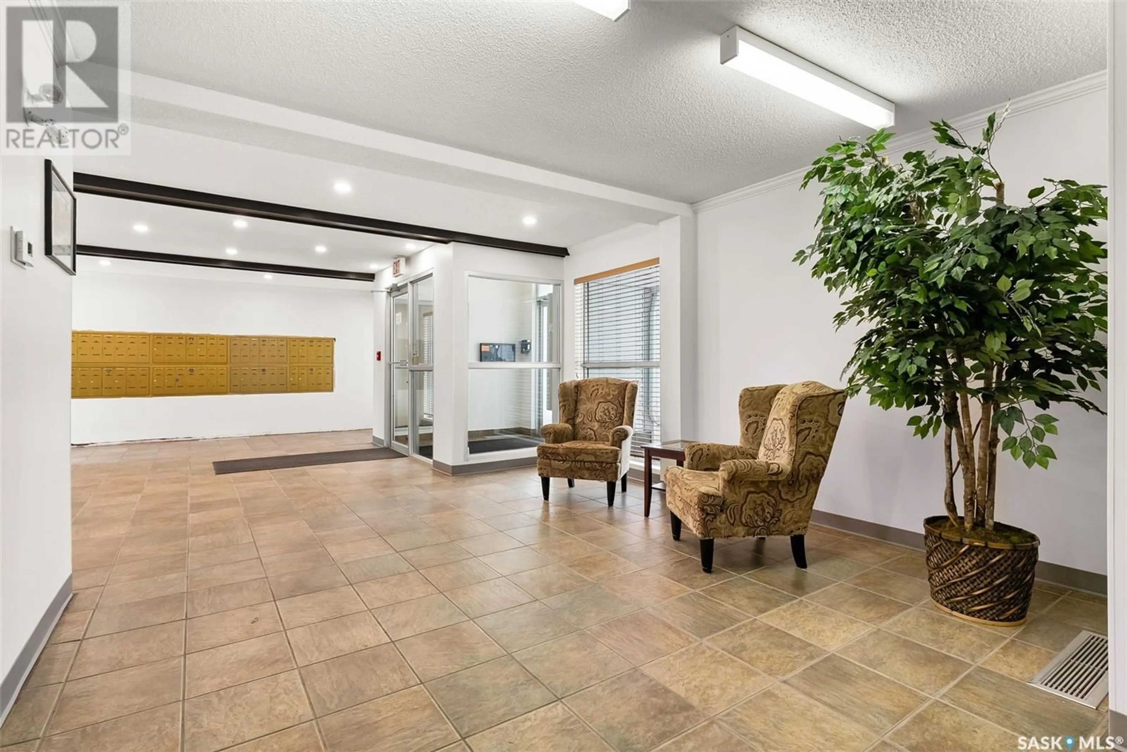 Lobby for 133 960 ASSINIBOINE AVENUE E, Regina Saskatchewan S4V2P8