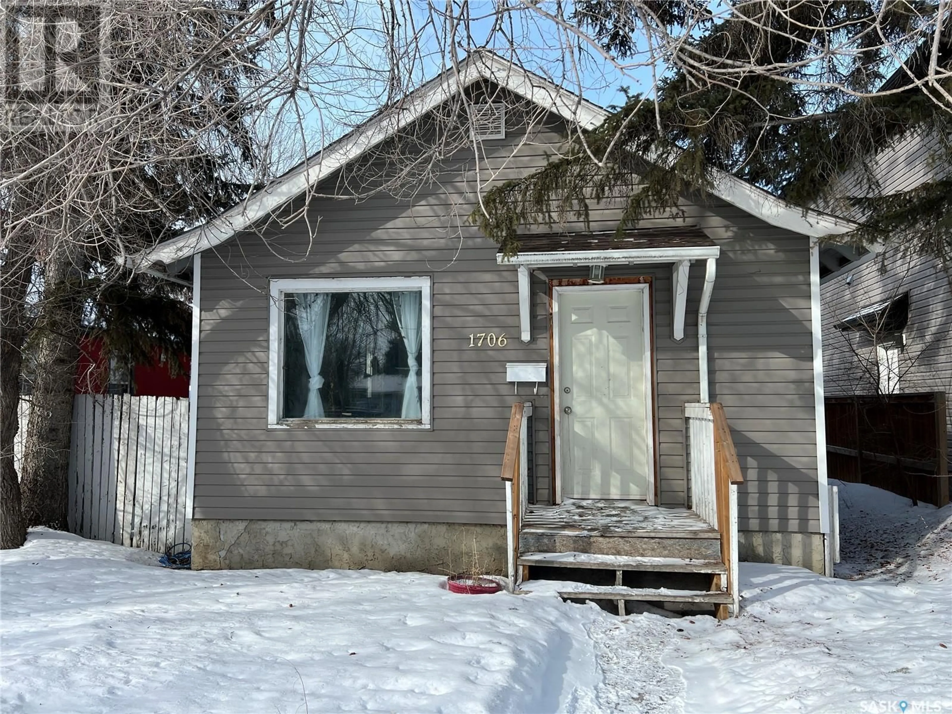 Shed for 1706 VICTORIA AVENUE, Saskatoon Saskatchewan S7H1Z7