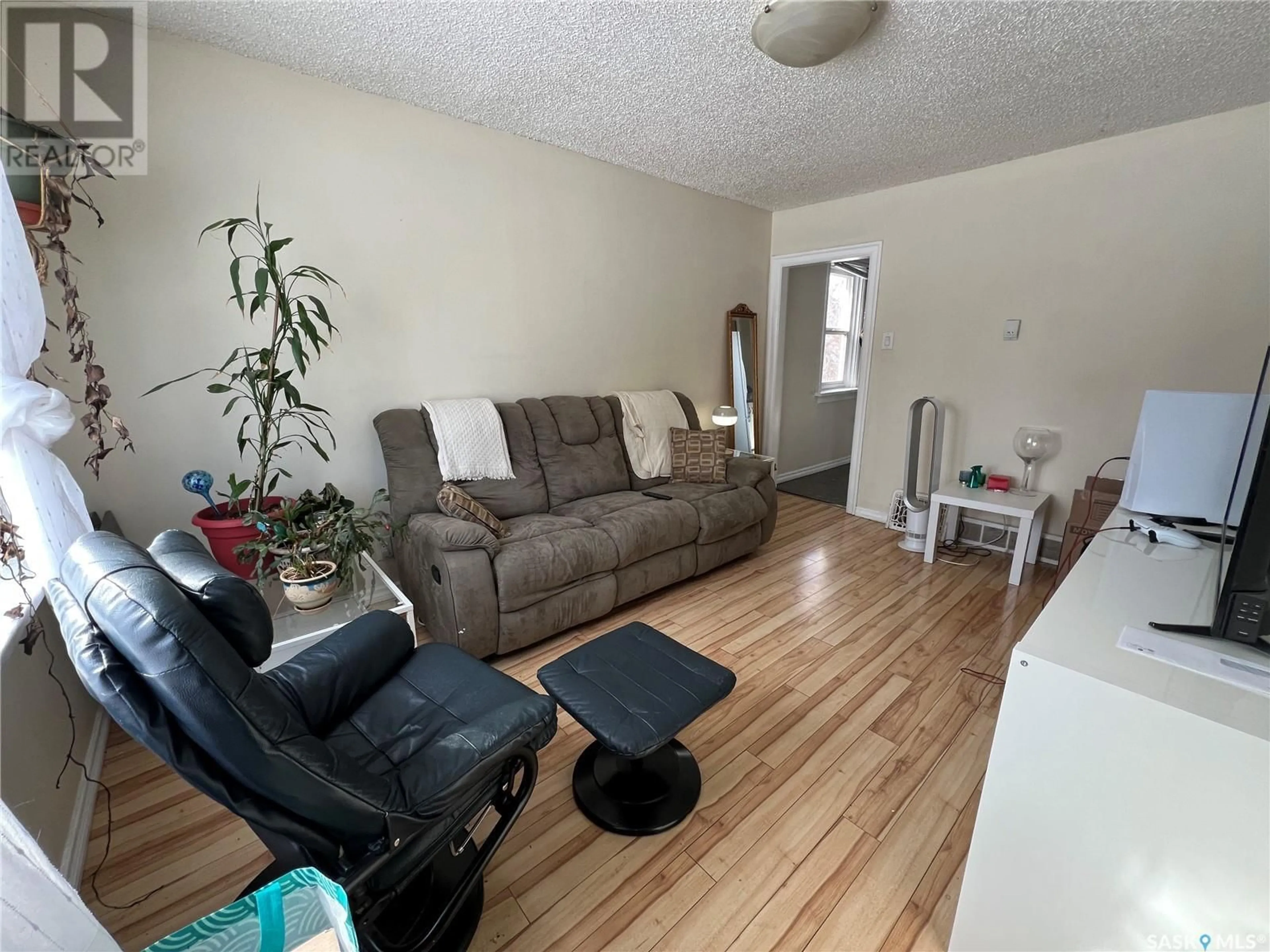 A pic of a room for 1706 VICTORIA AVENUE, Saskatoon Saskatchewan S7H1Z7