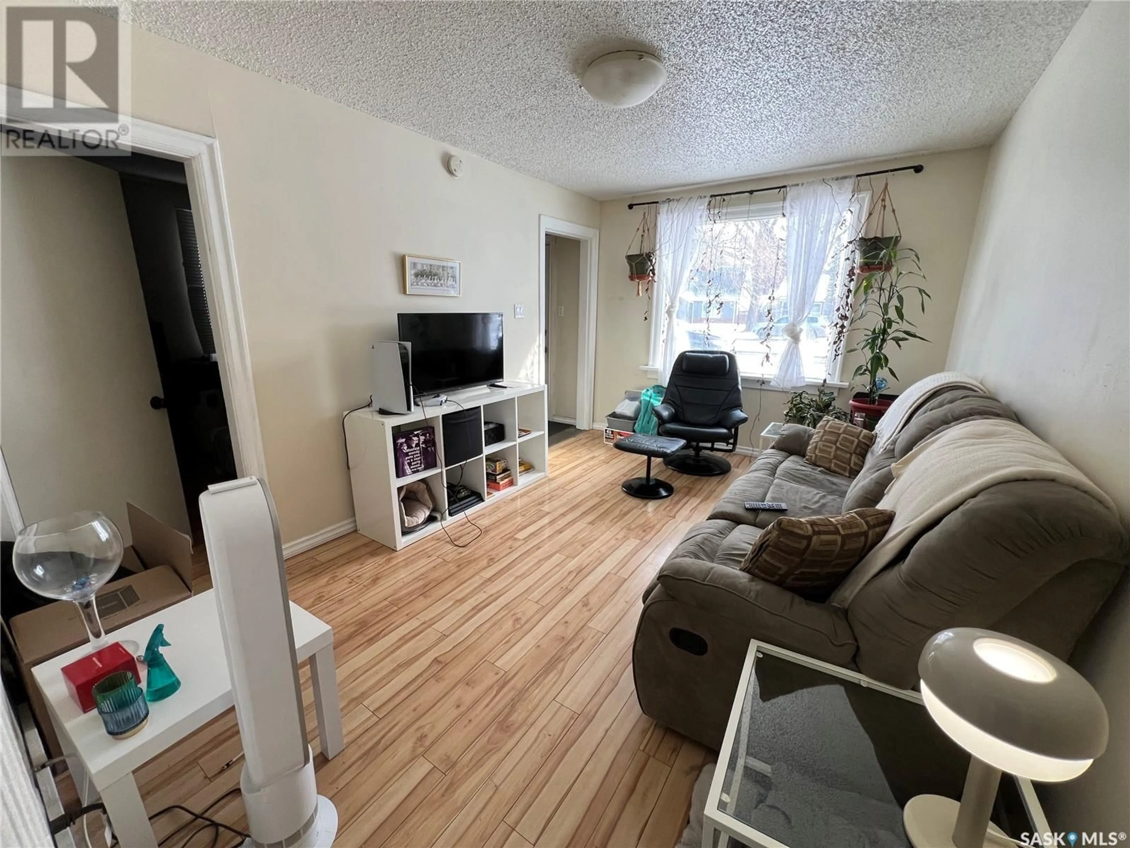 A pic of a room for 1706 VICTORIA AVENUE, Saskatoon Saskatchewan S7H1Z7