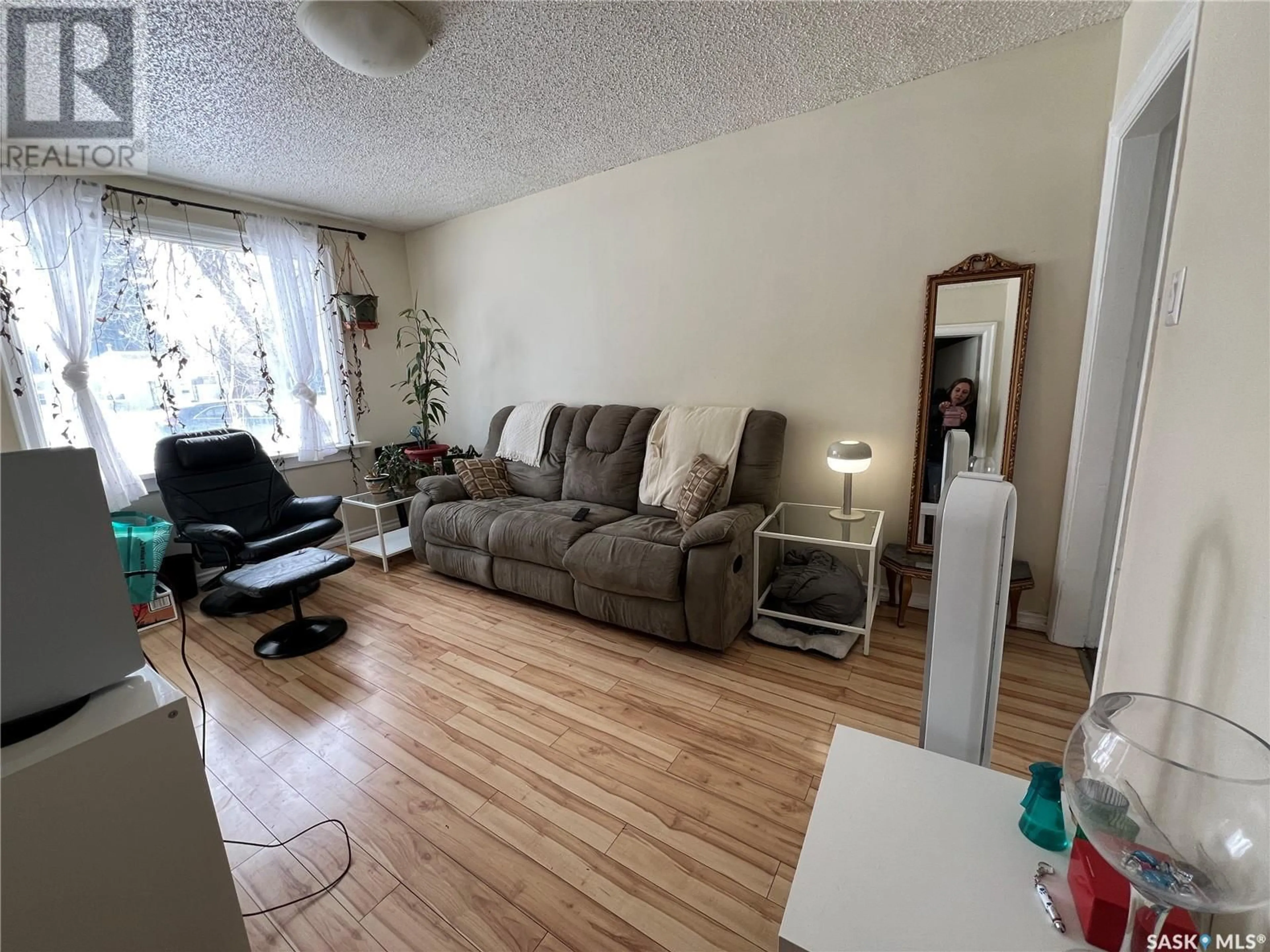 A pic of a room for 1706 VICTORIA AVENUE, Saskatoon Saskatchewan S7H1Z7