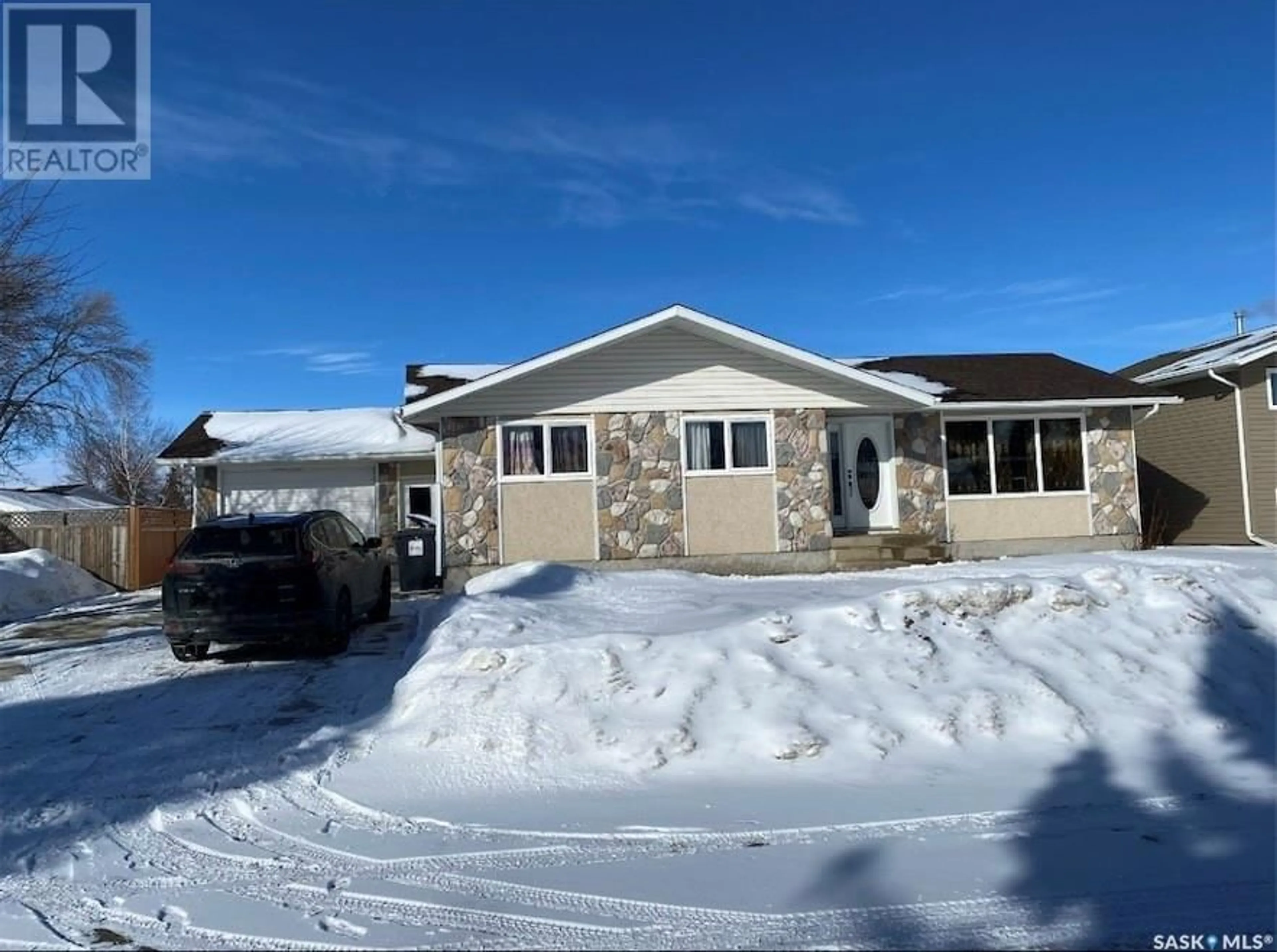 Home with vinyl exterior material, street for 1016 CARLTON DRIVE, Esterhazy Saskatchewan S0A0X0