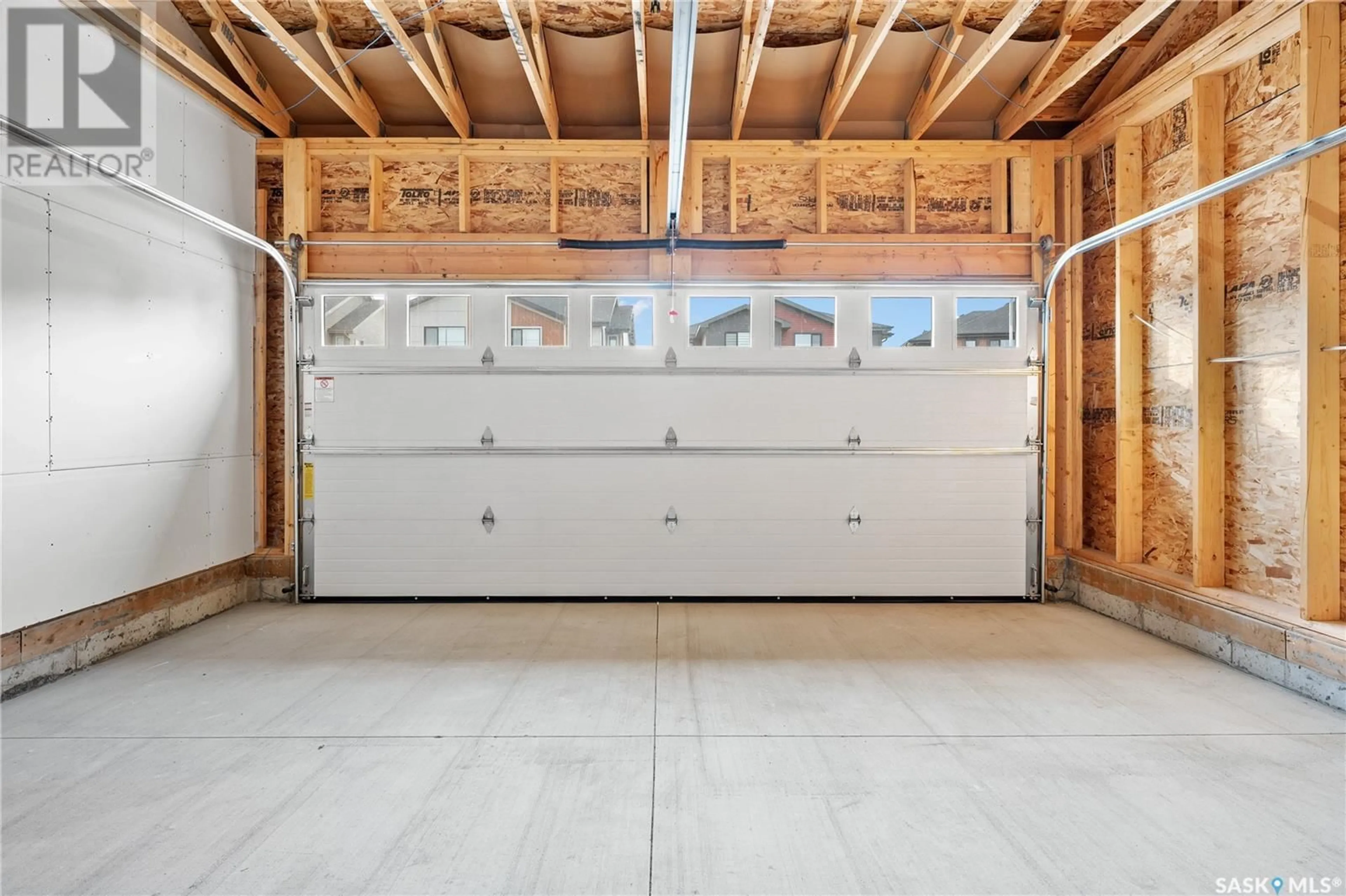 Indoor garage for 4704 FERNDALE CRESCENT, Regina Saskatchewan S4V4A4