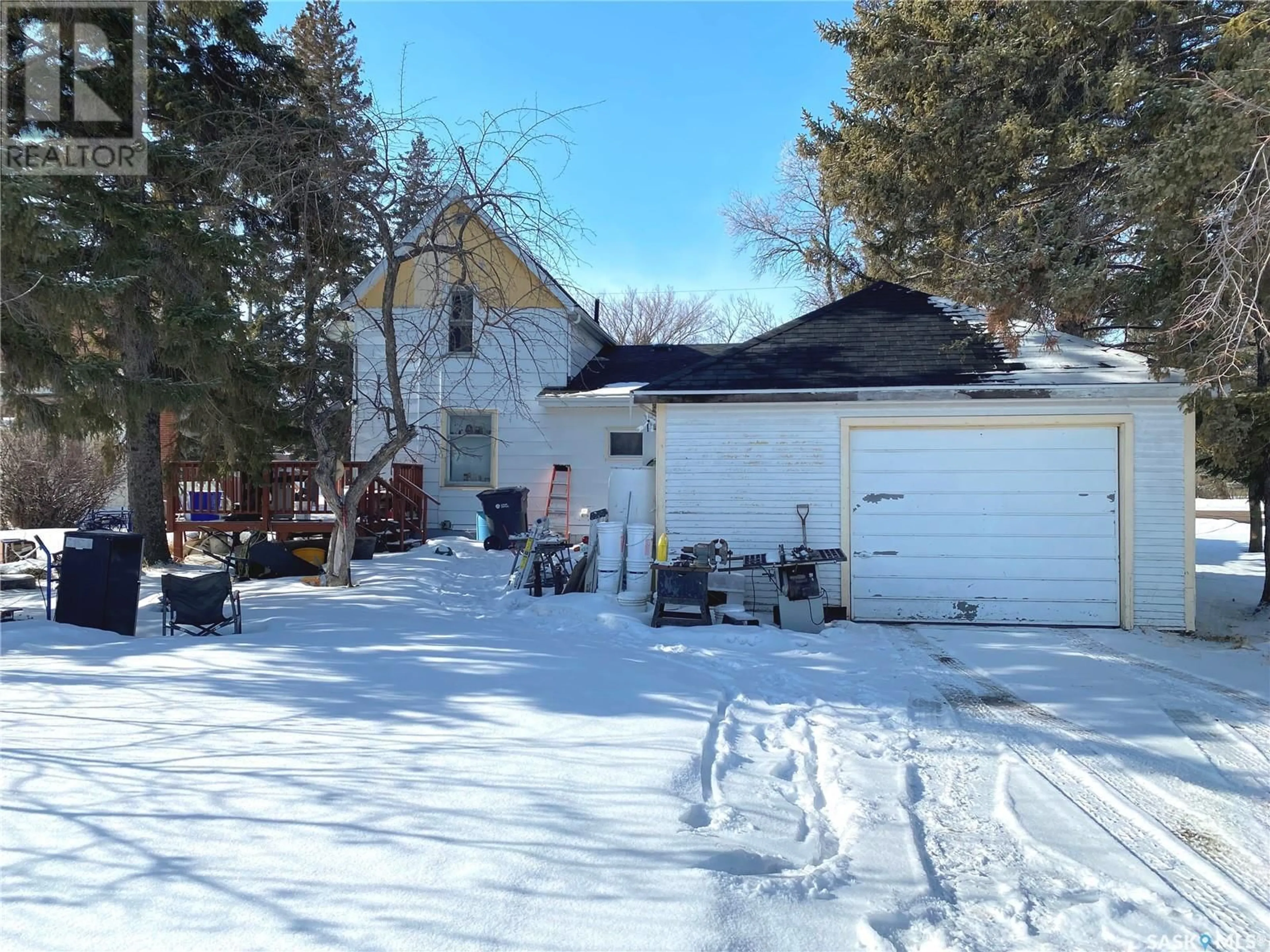 A pic from outside/outdoor area/front of a property/back of a property/a pic from drone, street for 817 Buxton STREET, Indian Head Saskatchewan S0G2K0