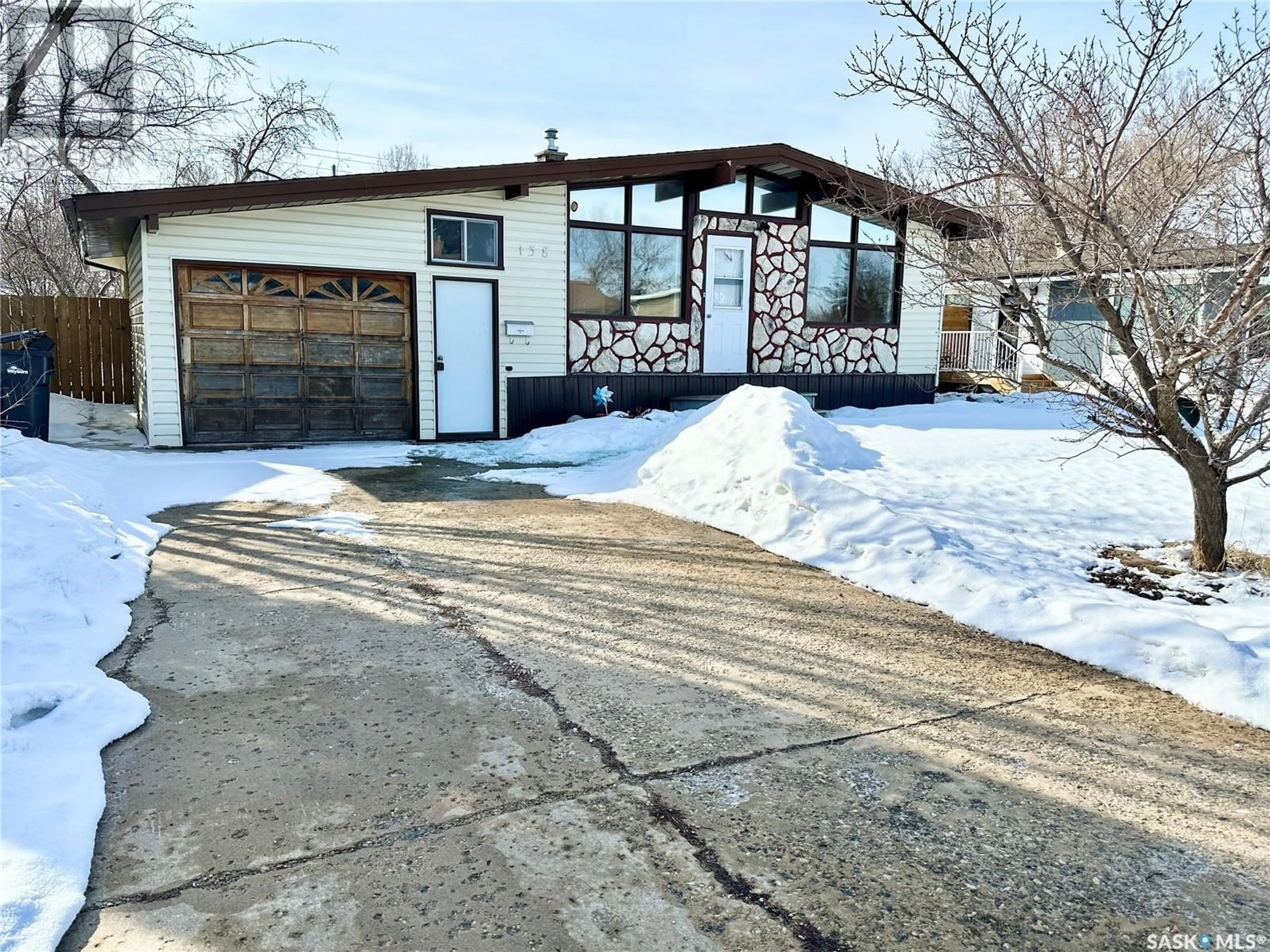 Indoor garage for 138 Birch DRIVE, Weyburn Saskatchewan S4H0S5