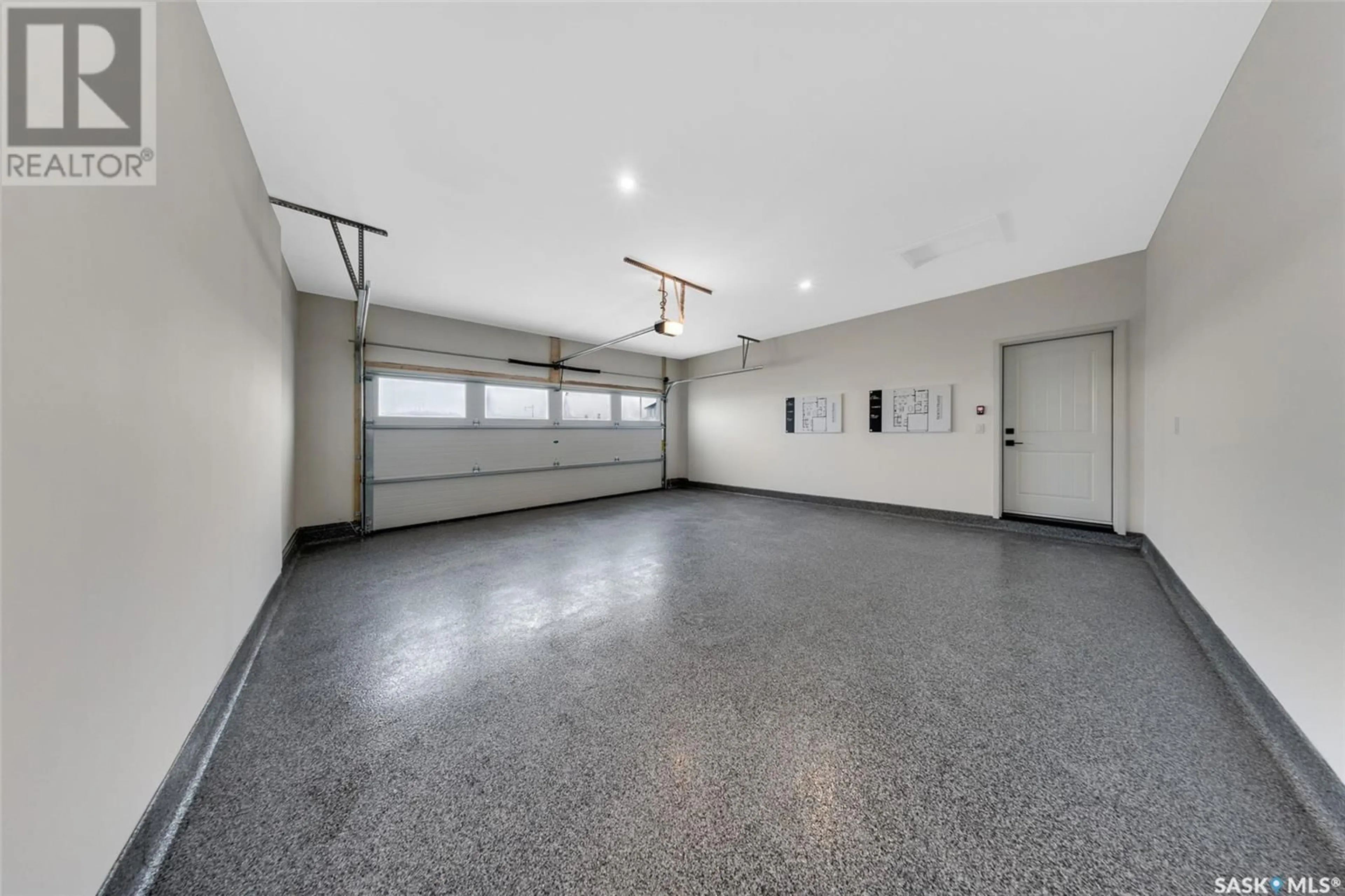 Indoor garage for 20 - 720 BRIGHTON BOULEVARD, Saskatoon Saskatchewan S7V1X1