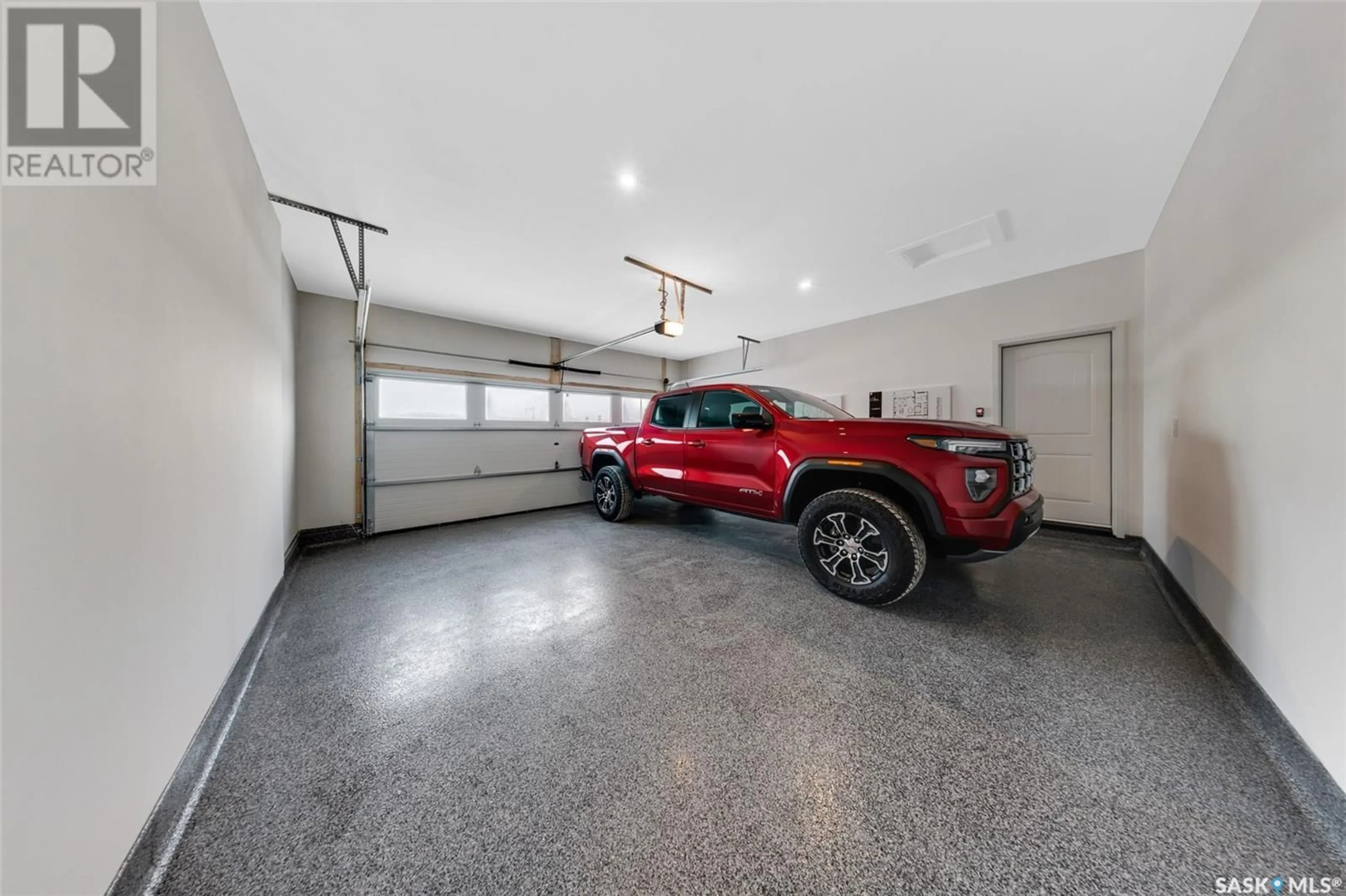 Indoor garage for 20 - 720 BRIGHTON BOULEVARD, Saskatoon Saskatchewan S7V1X1