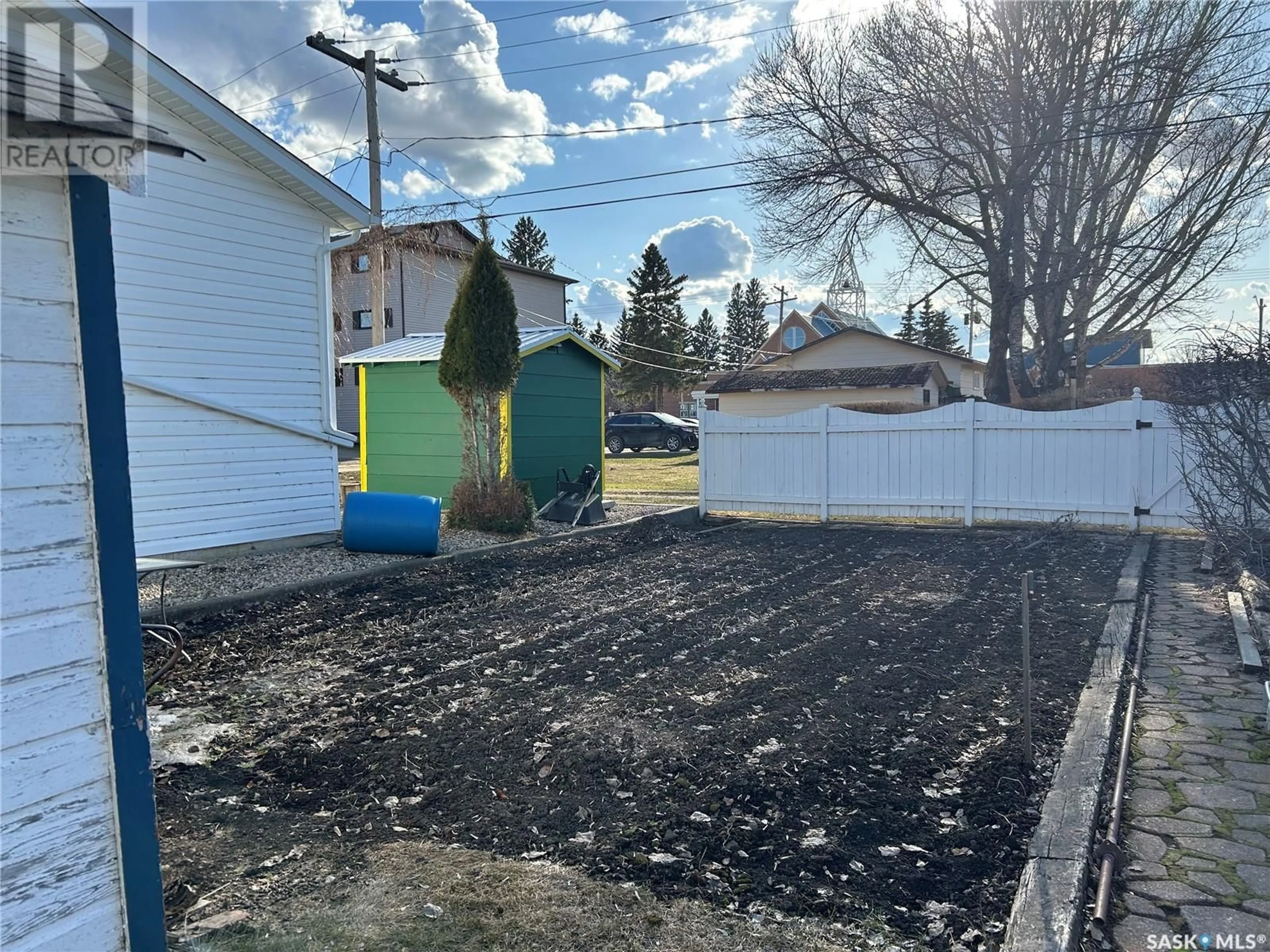 A pic from outside/outdoor area/front of a property/back of a property/a pic from drone, street for 819 9TH STREET, Humboldt Saskatchewan S0K2A0