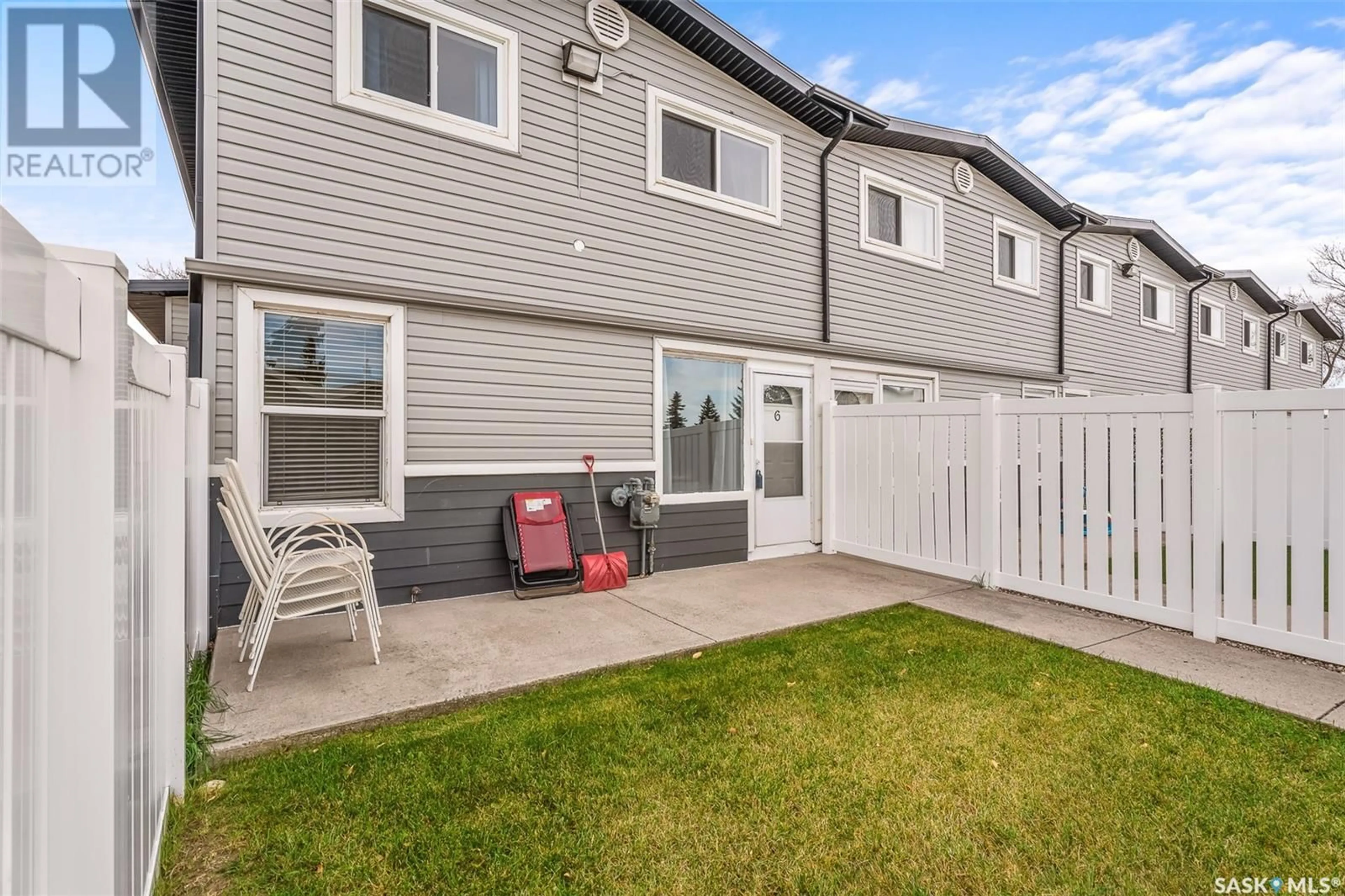 Patio, street for 6 1292 D Gordon ROAD, Moose Jaw Saskatchewan S6H3E5