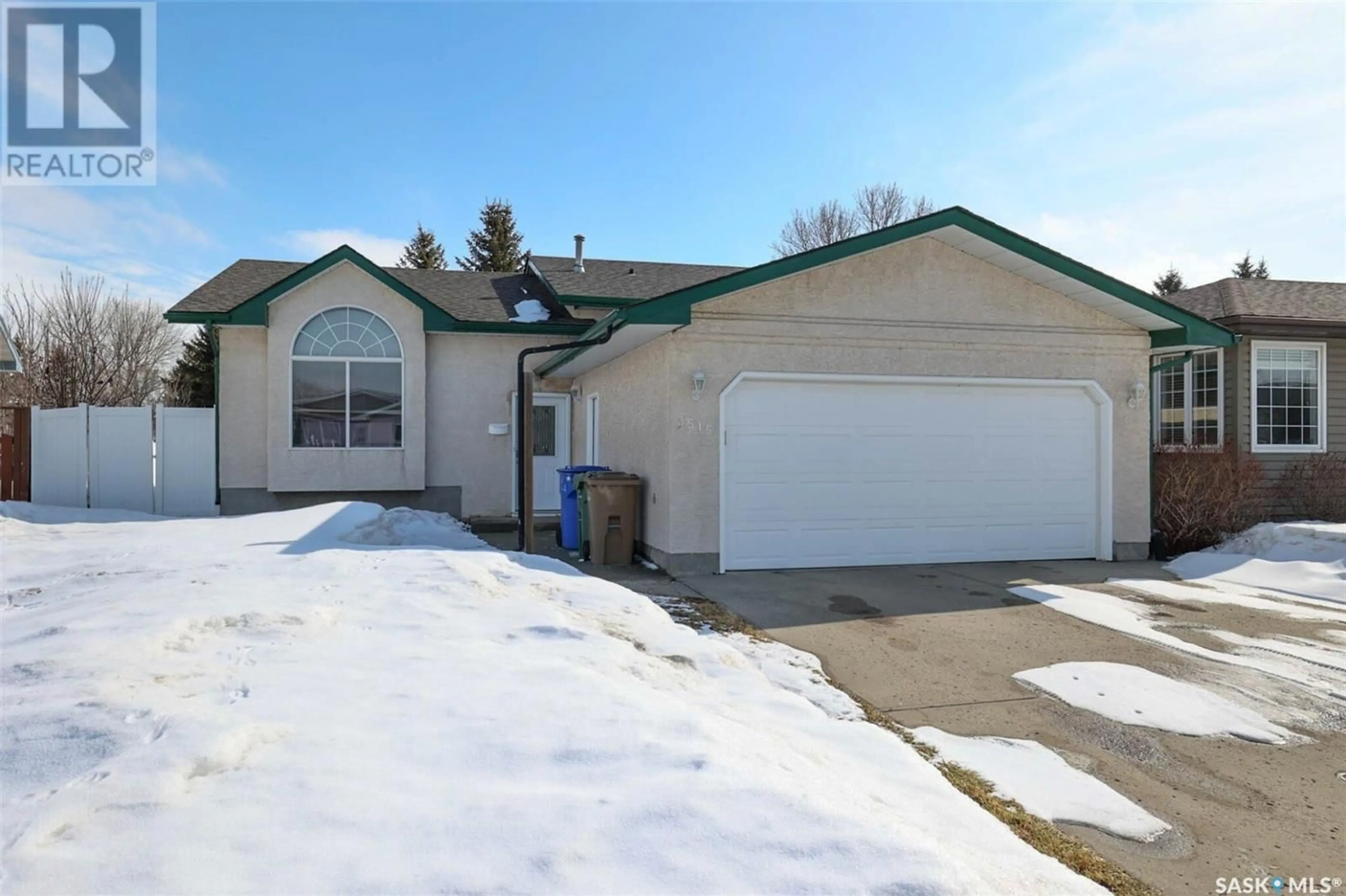 Home with vinyl exterior material, street for 3515 Cormorant DRIVE E, Regina Saskatchewan S4N7G5