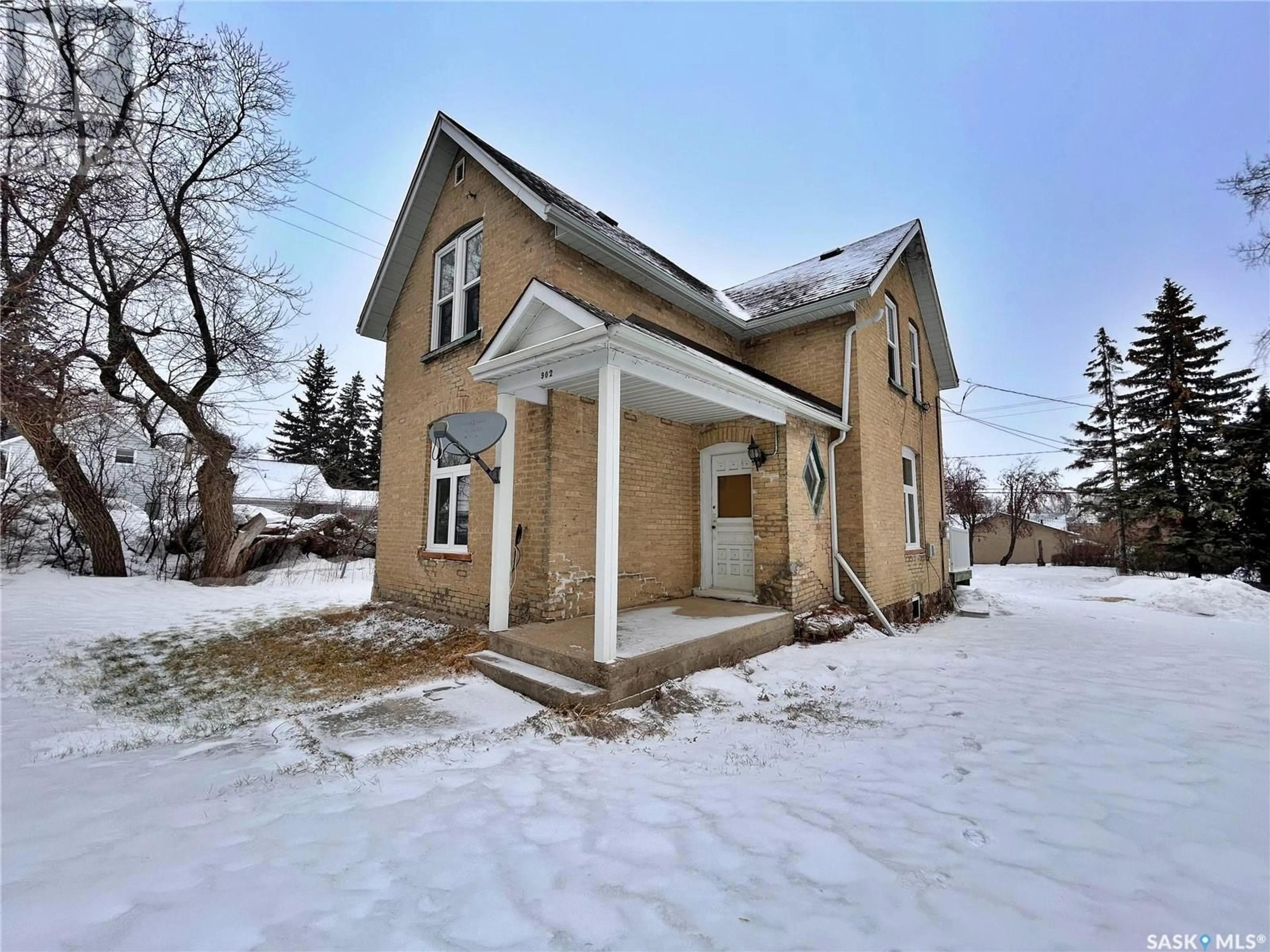 Home with brick exterior material, street for 902 NORTH FRONT STREET, Moosomin Saskatchewan S0G3N0