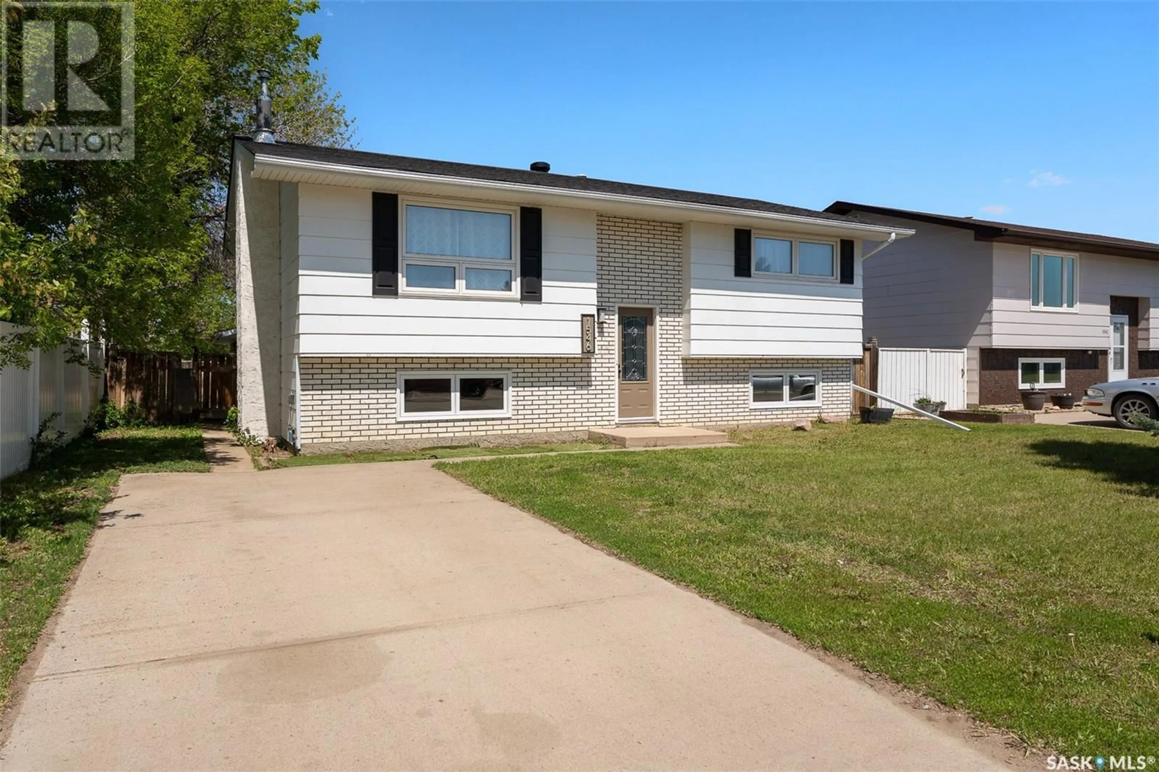 Home with vinyl exterior material, street for 1546 WARNER STREET, Moose Jaw Saskatchewan S6H5G3
