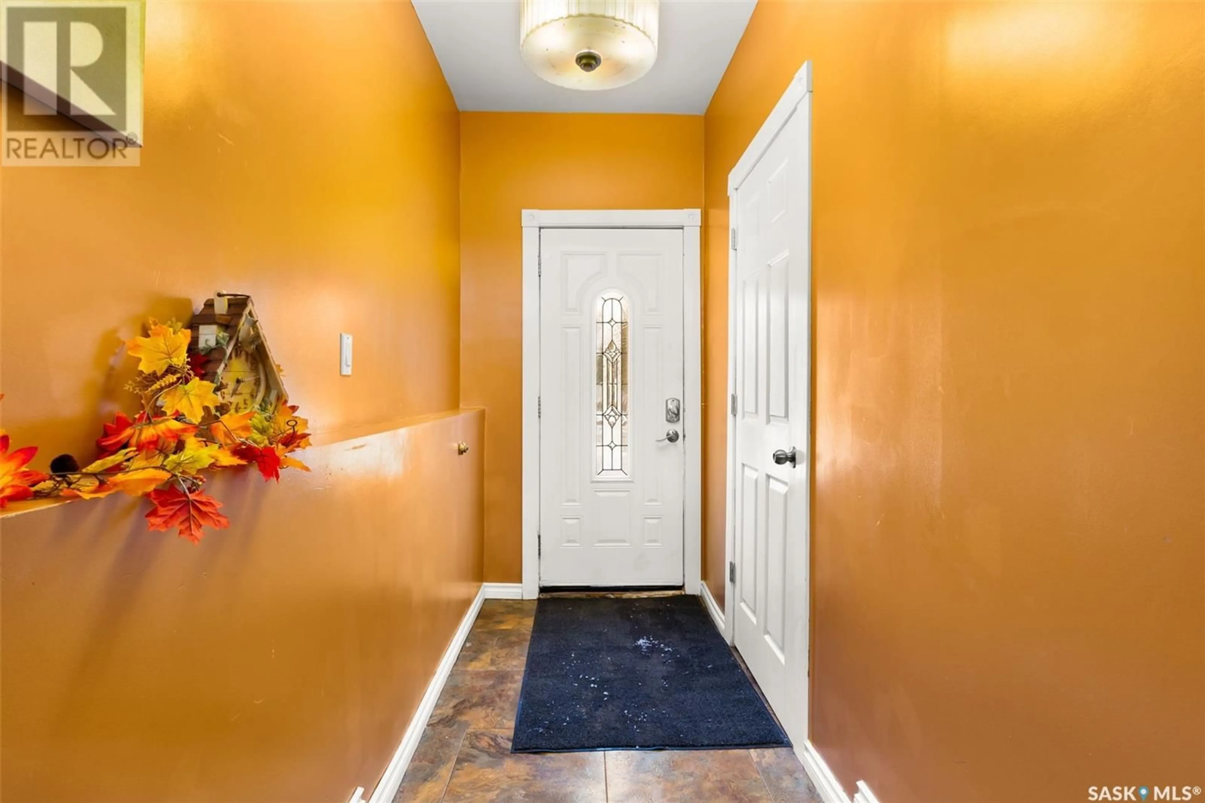 Indoor entryway for 11 GARUIK CRESCENT, Regina Saskatchewan S4R7E5