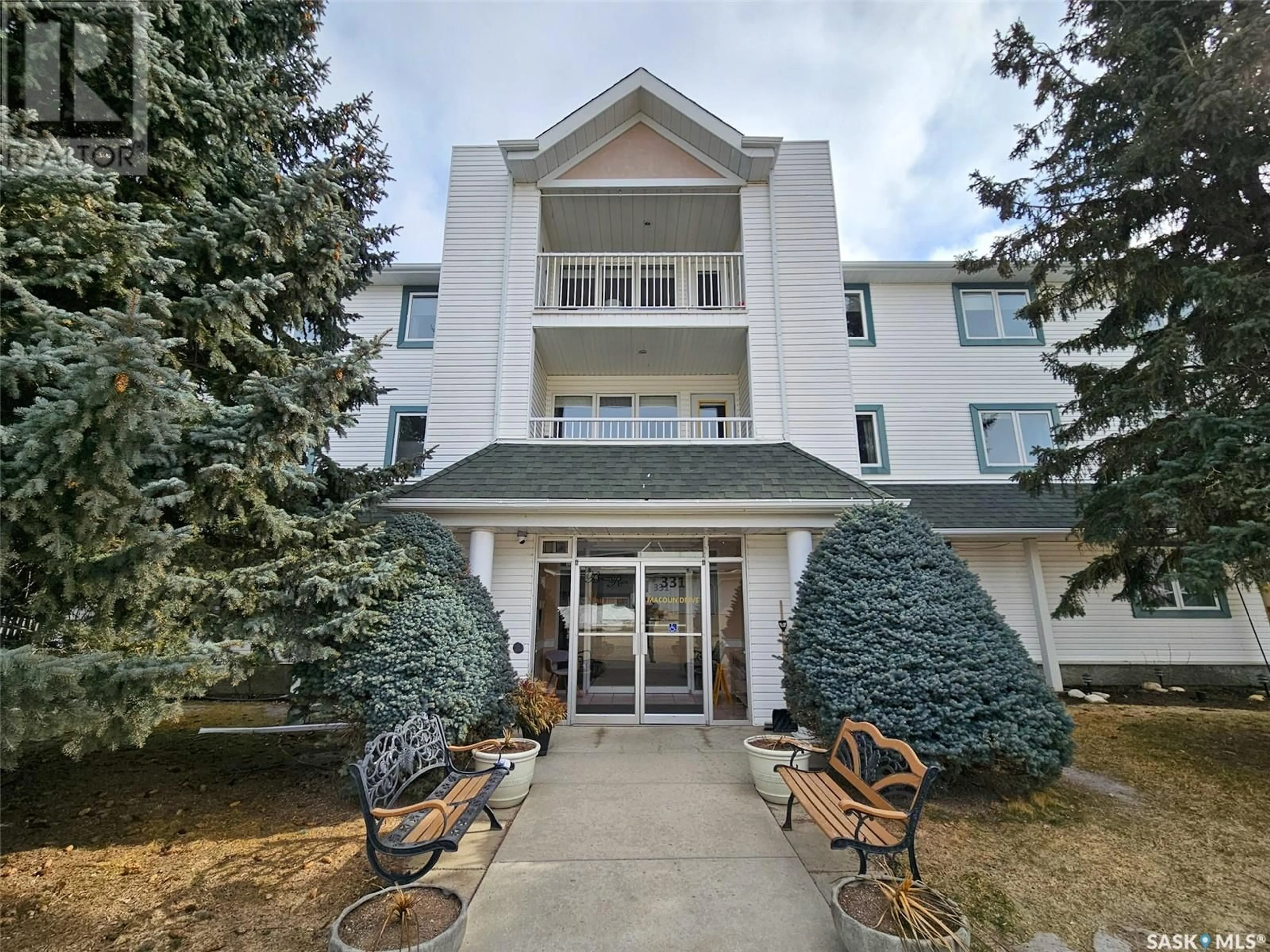 Indoor foyer for 201 331 MACOUN DRIVE, Swift Current Saskatchewan S9H0A1