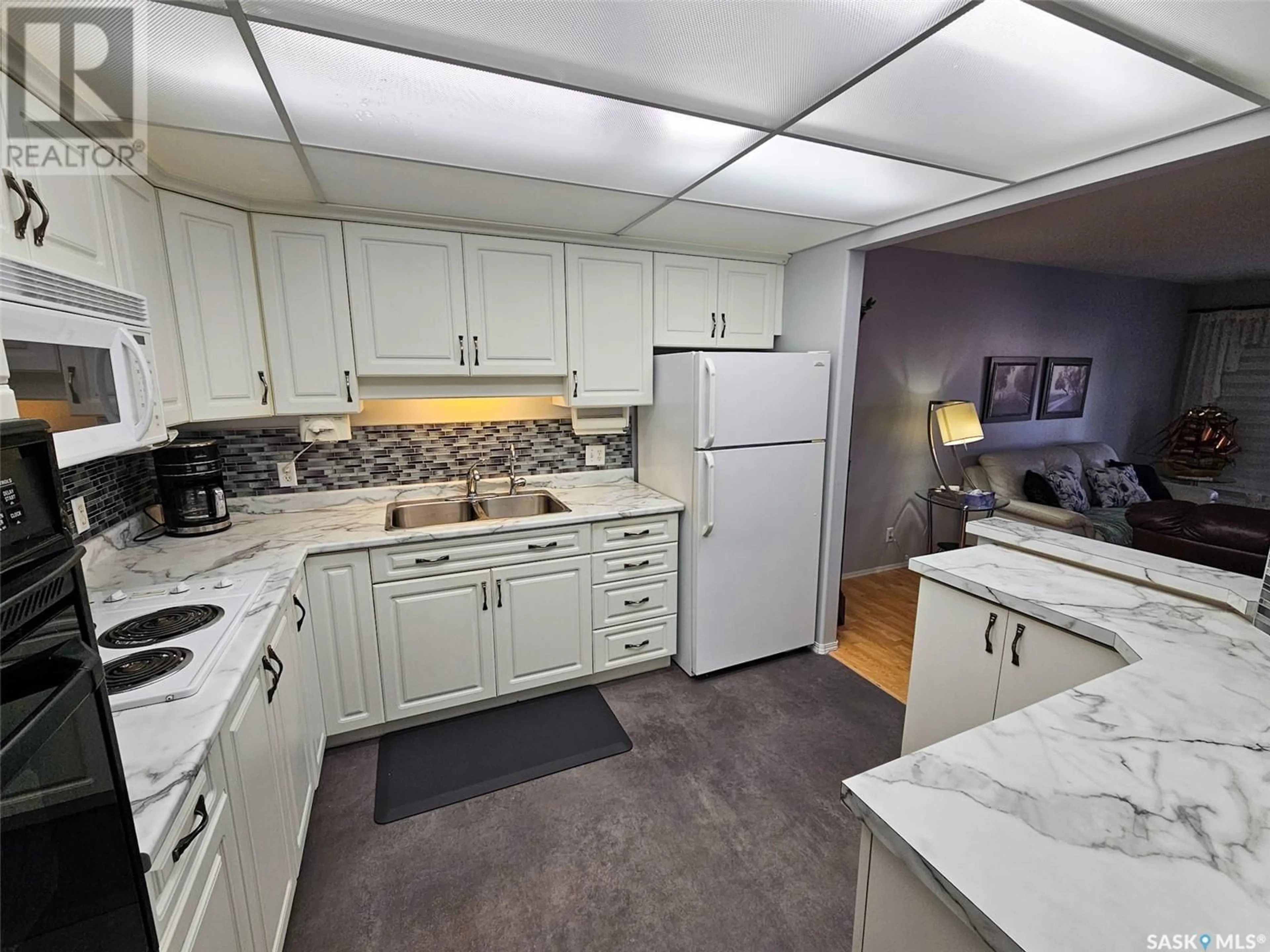 Standard kitchen, ceramic/tile floor for 201 331 MACOUN DRIVE, Swift Current Saskatchewan S9H0A1