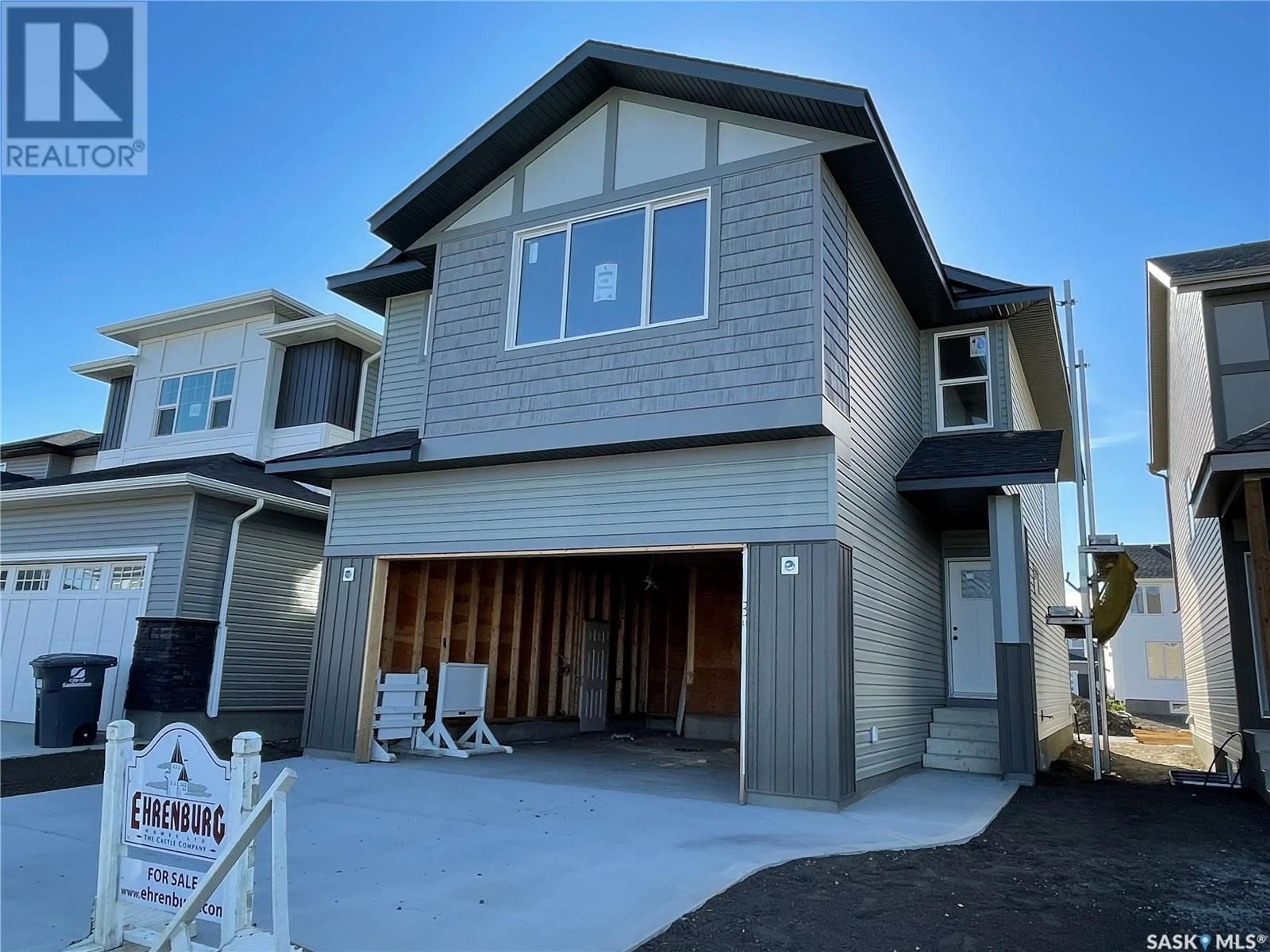 Home with vinyl exterior material, street for 122 Kostiuk CRESCENT, Saskatoon Saskatchewan S7V1R8