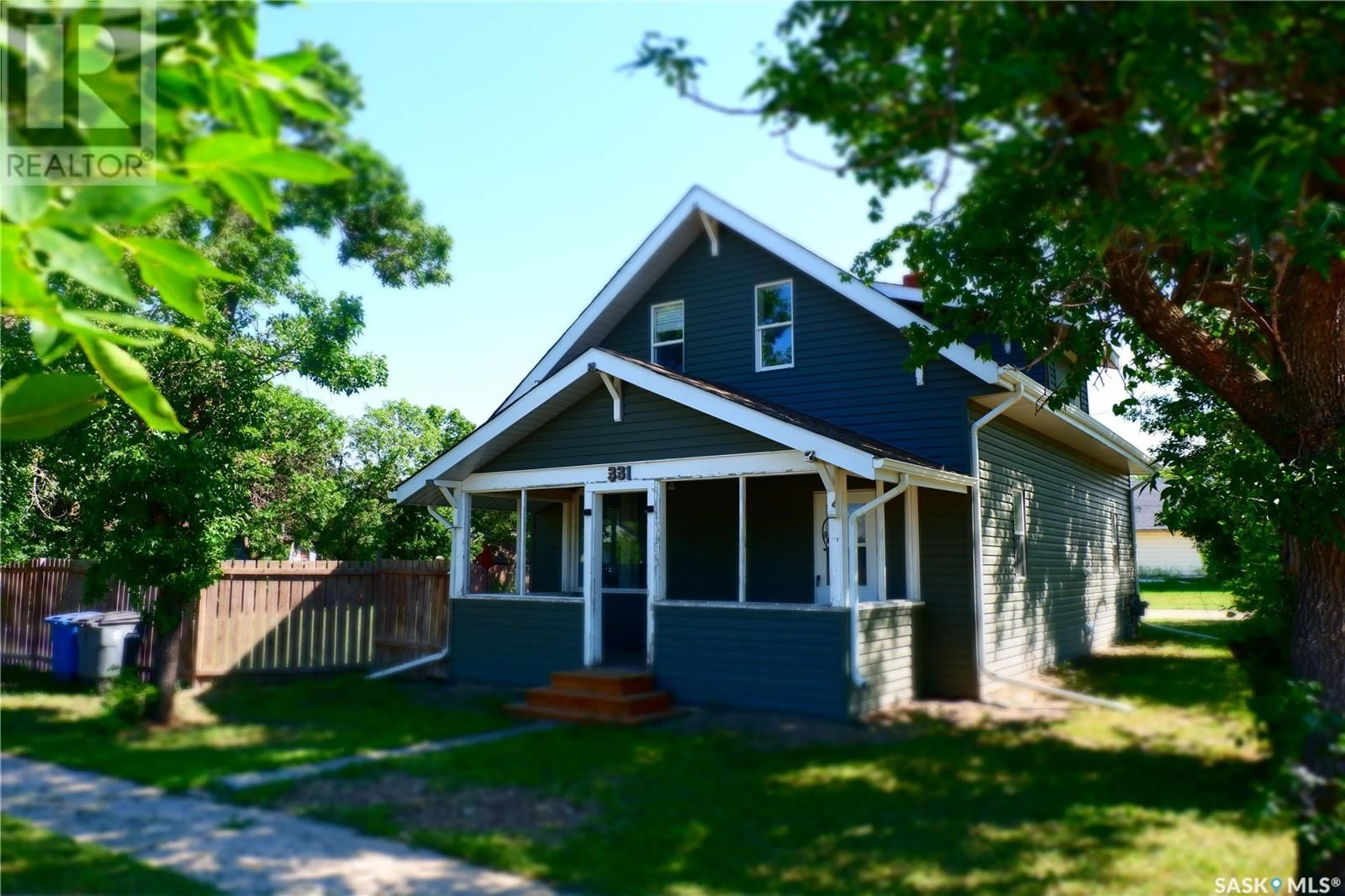 Home with vinyl exterior material, street for 331 3rd AVENUE W, Assiniboia Saskatchewan S0H0B0