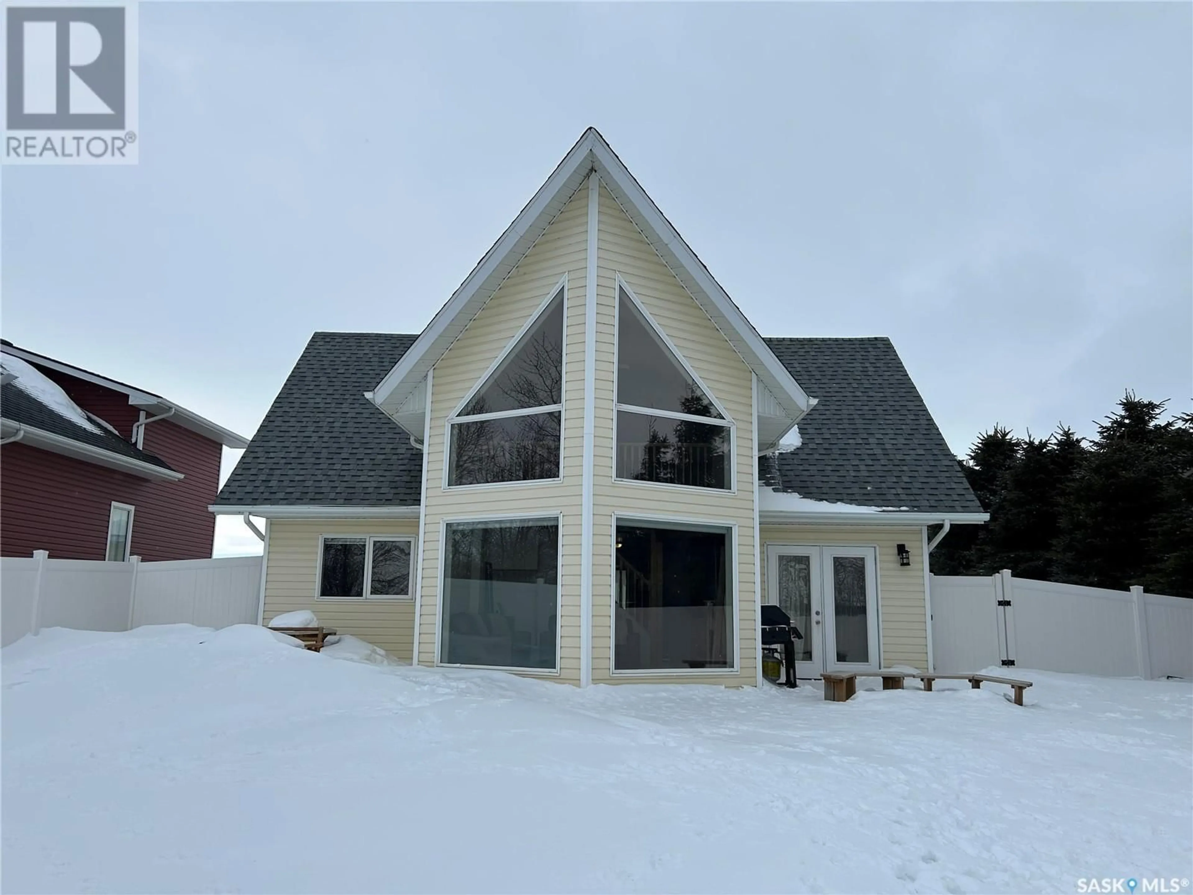 Home with vinyl exterior material, mountain view for 16 Humboldt Lake DRIVE, Humboldt Lake Saskatchewan S0K2A0