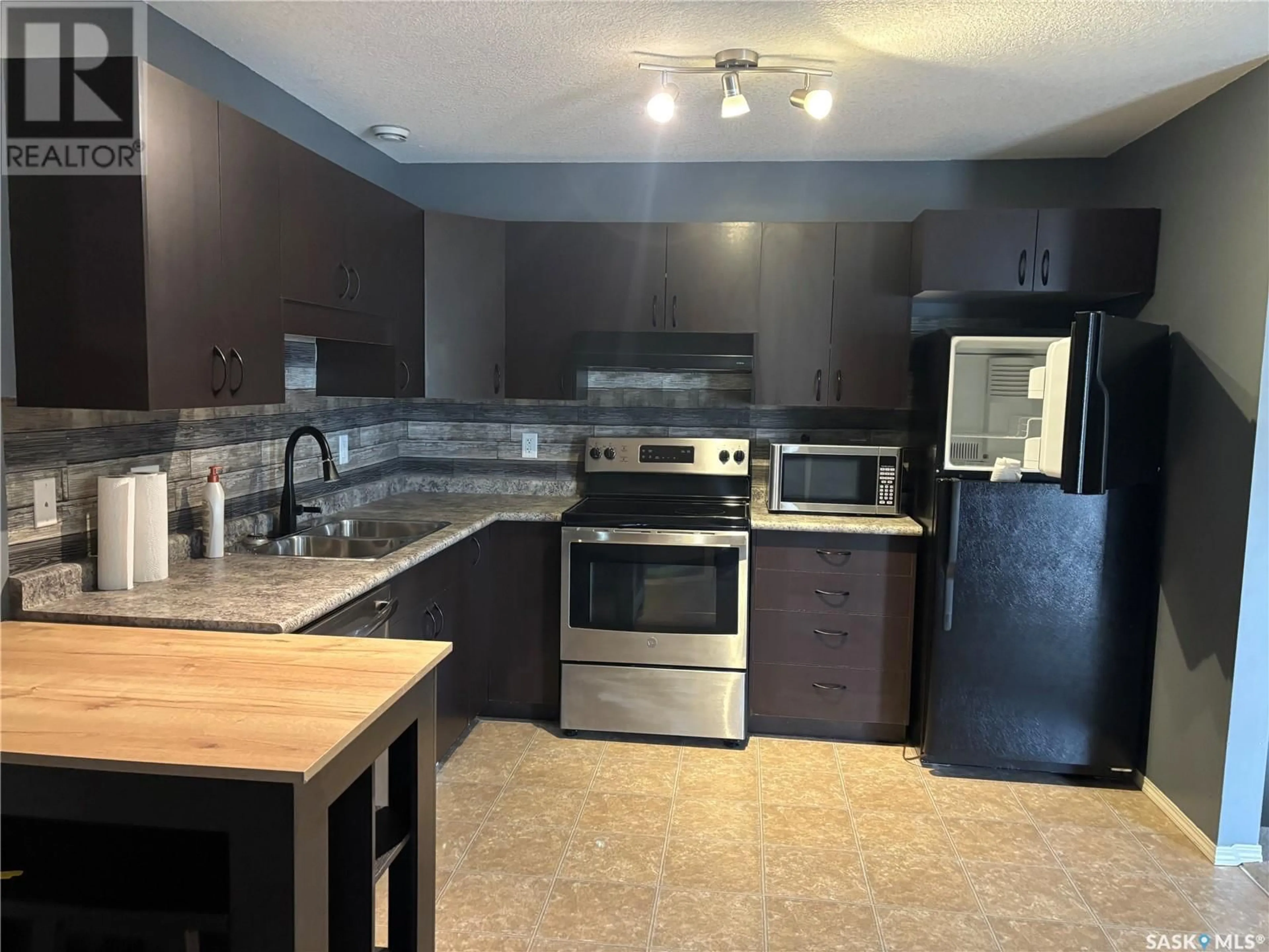 Open concept kitchen, unknown for 700 - 324 BATTLEFORD TRAIL, Swift Current Saskatchewan S9H4V9