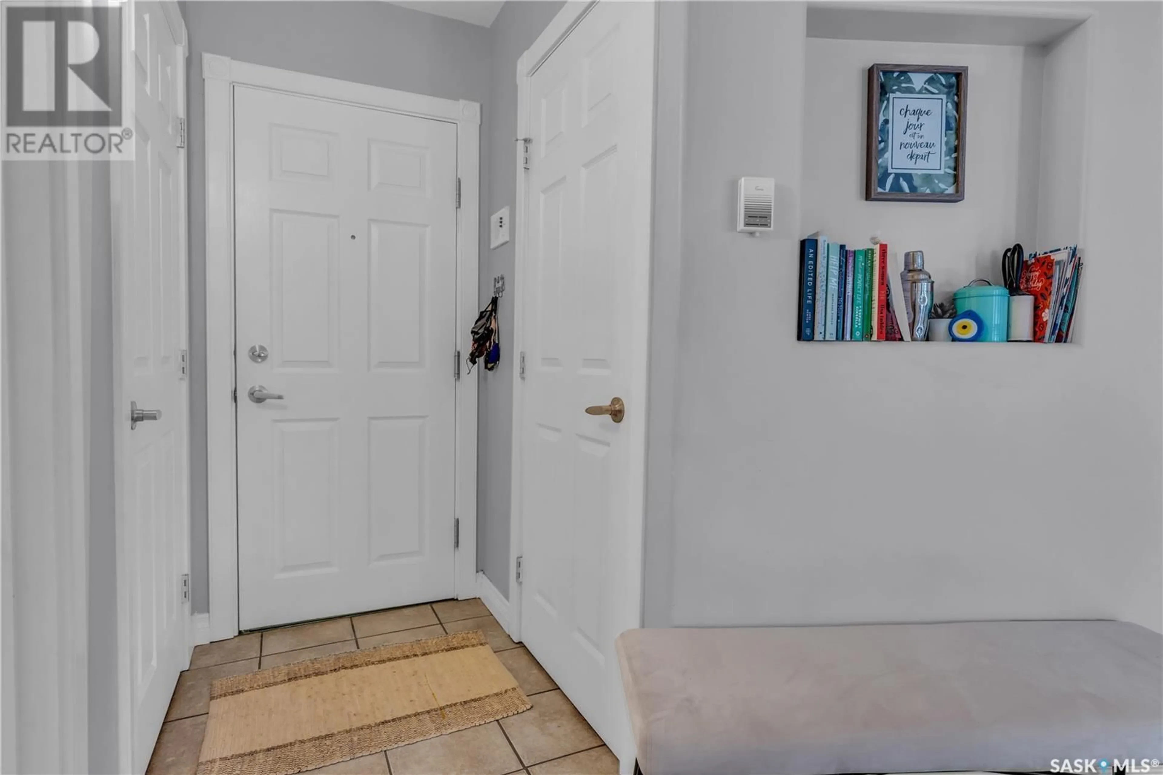 Indoor entryway for 8 2060 LORNE STREET, Regina Saskatchewan S4P2M2