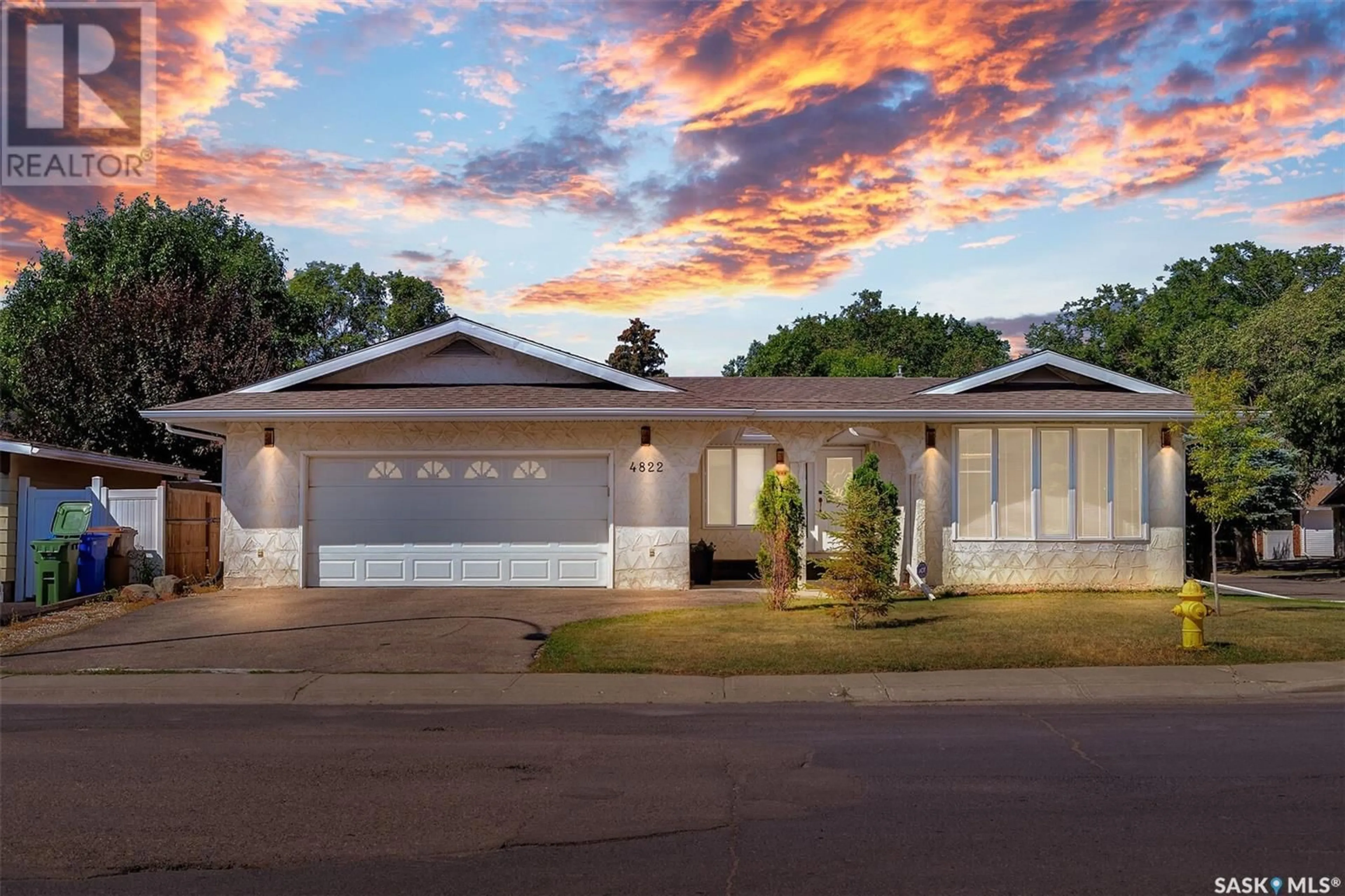 A pic from outside/outdoor area/front of a property/back of a property/a pic from drone, street for 4822 QUEEN STREET, Regina Saskatchewan S4S6V8