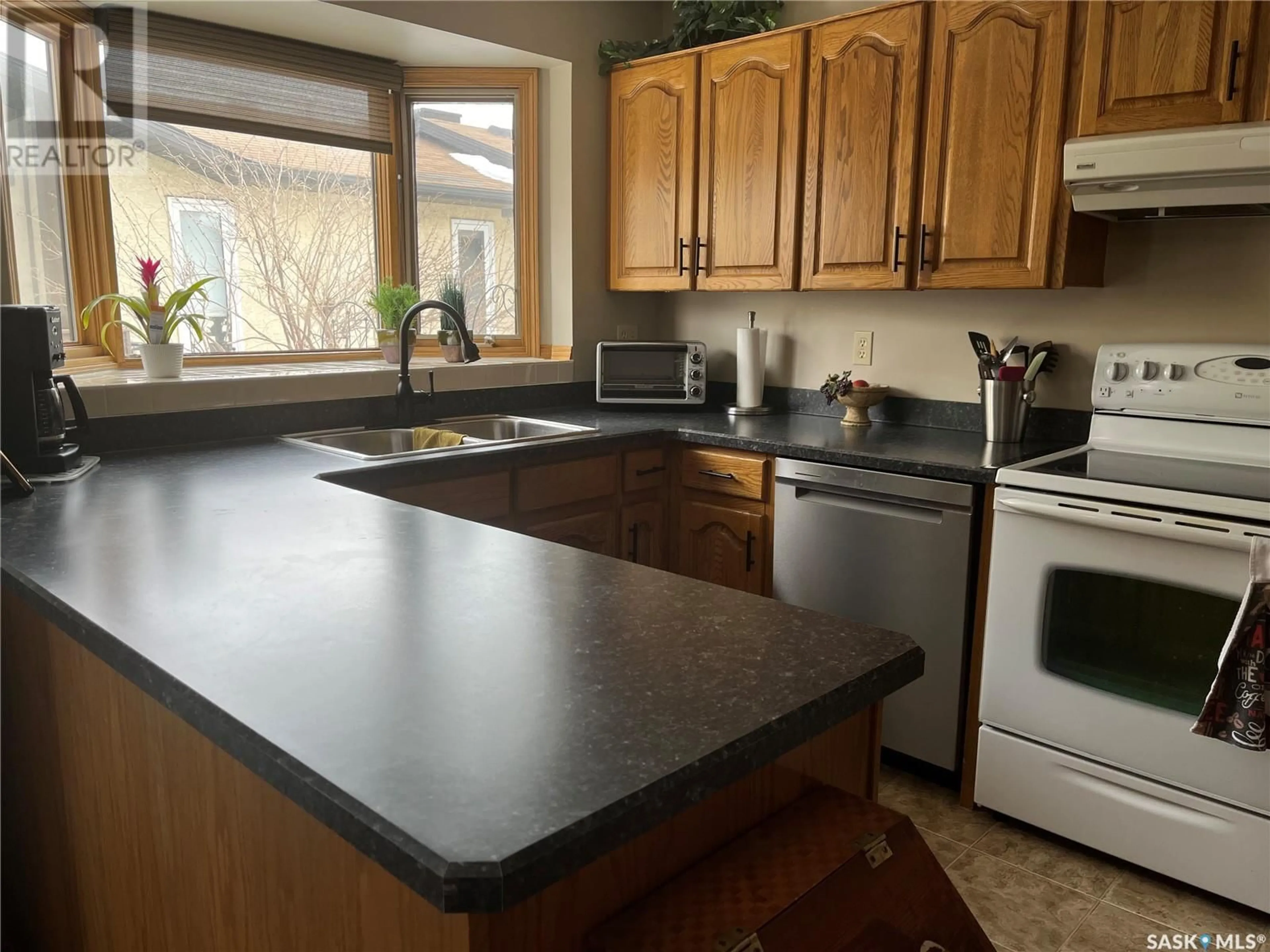 Standard kitchen, unknown for 3918 CHELSEY DRIVE, Regina Saskatchewan S4S7E3