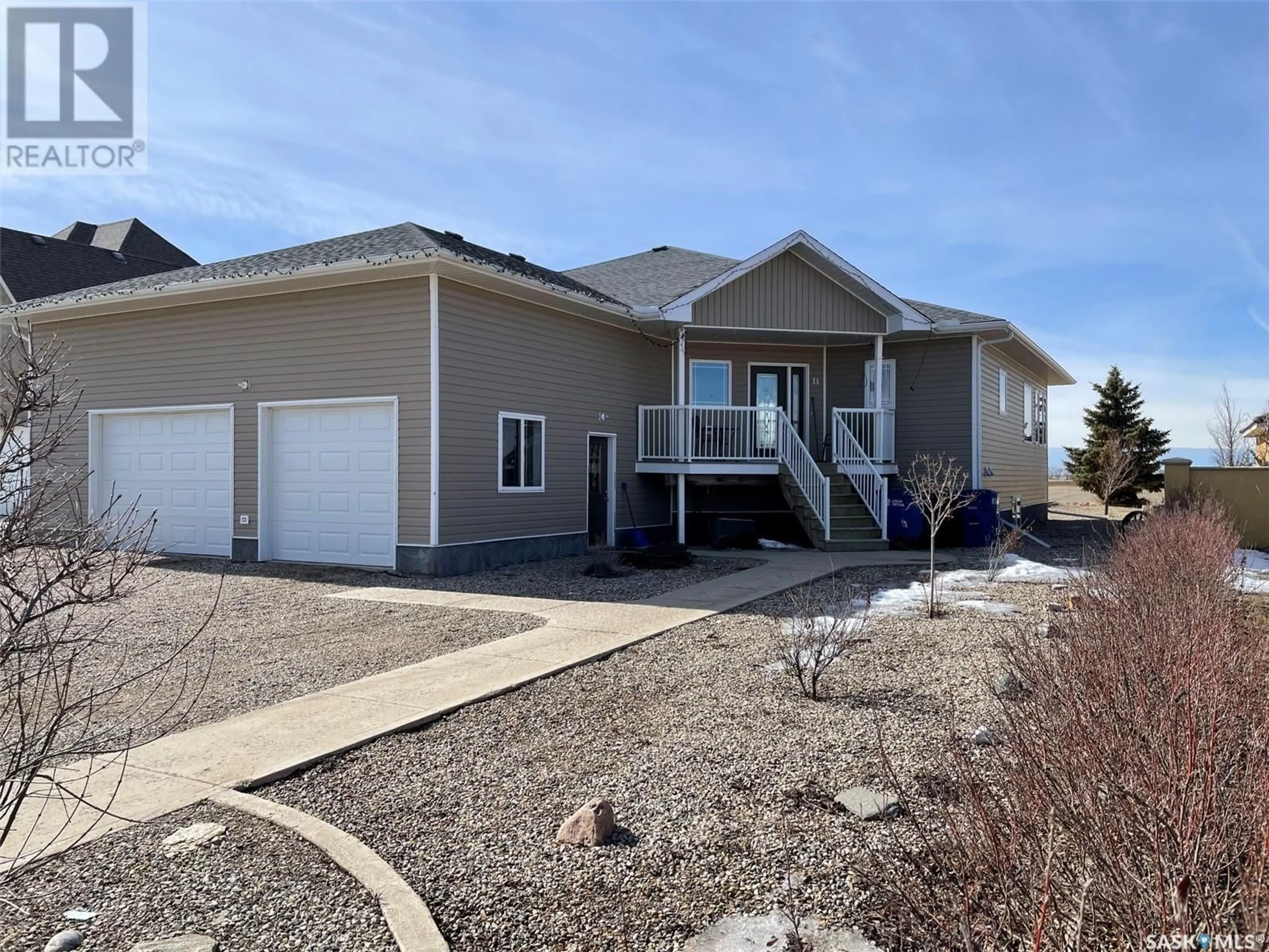 Home with vinyl exterior material, unknown for 14 Somerset STREET, Gravelbourg Saskatchewan S0H1X0