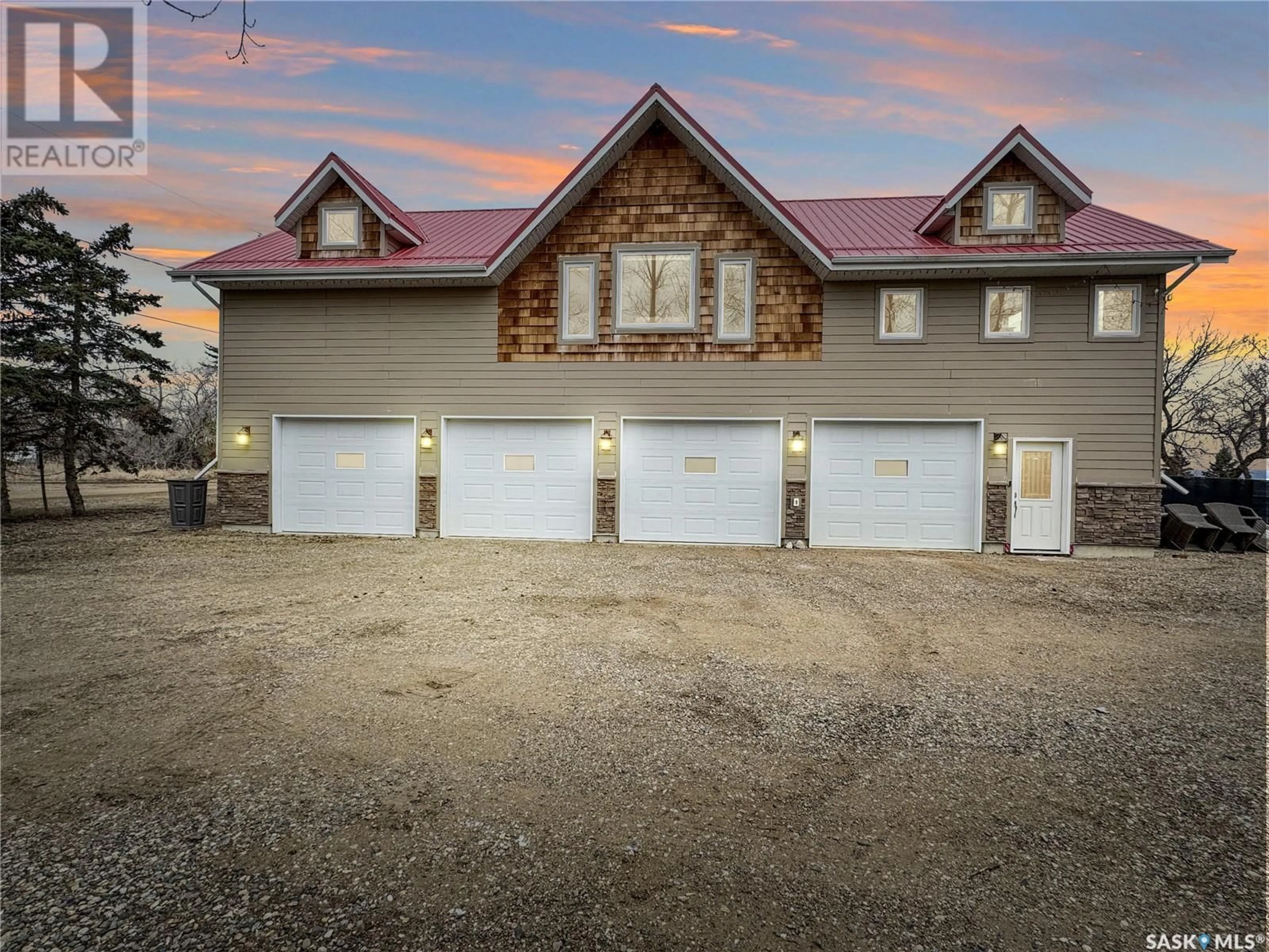 Indoor garage for 60 3rd AVENUE W, Metinota Saskatchewan S0M1X0