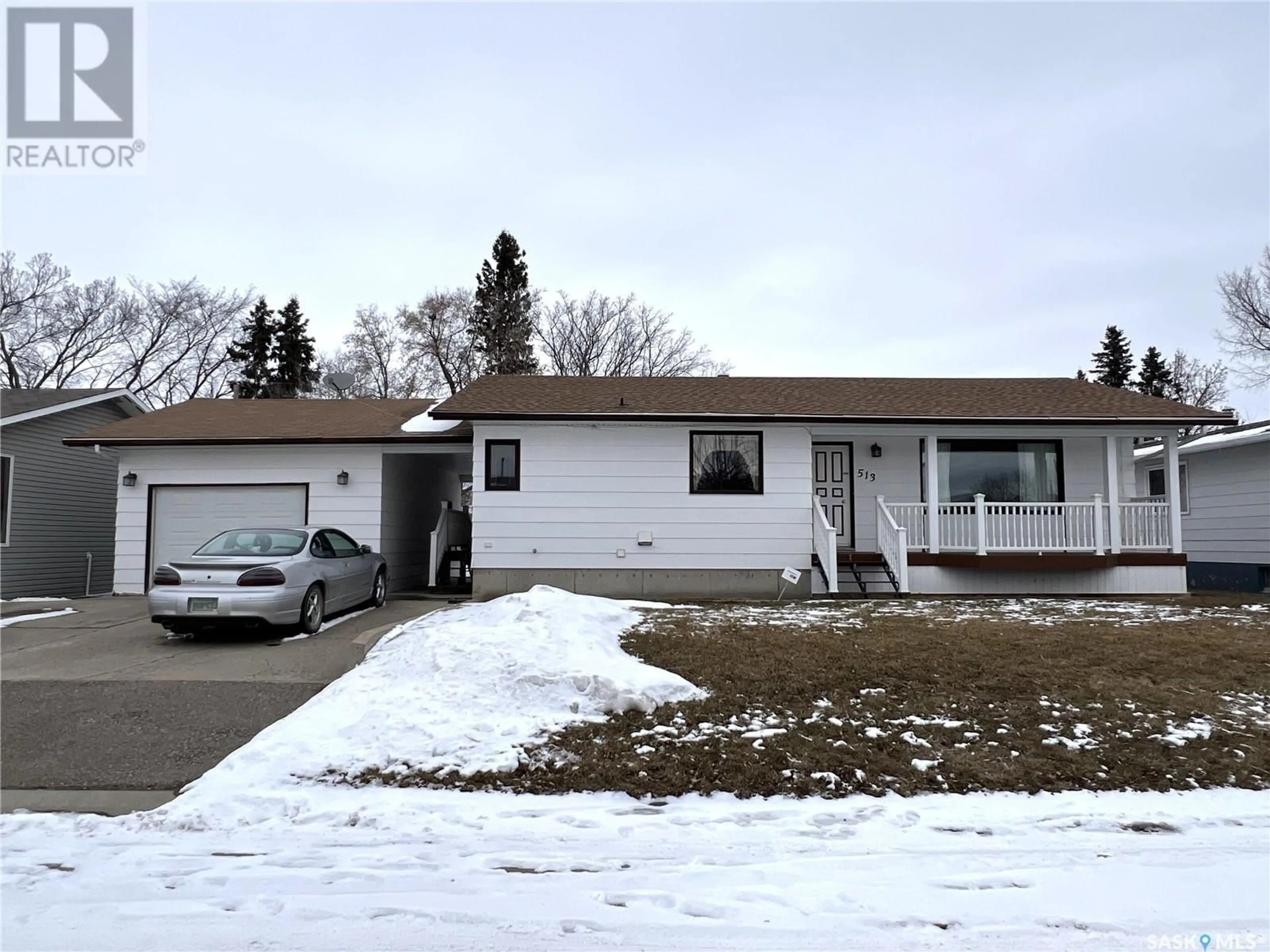 Home with vinyl exterior material, street for 513 Cochin AVENUE, Meadow Lake Saskatchewan S9X1B4