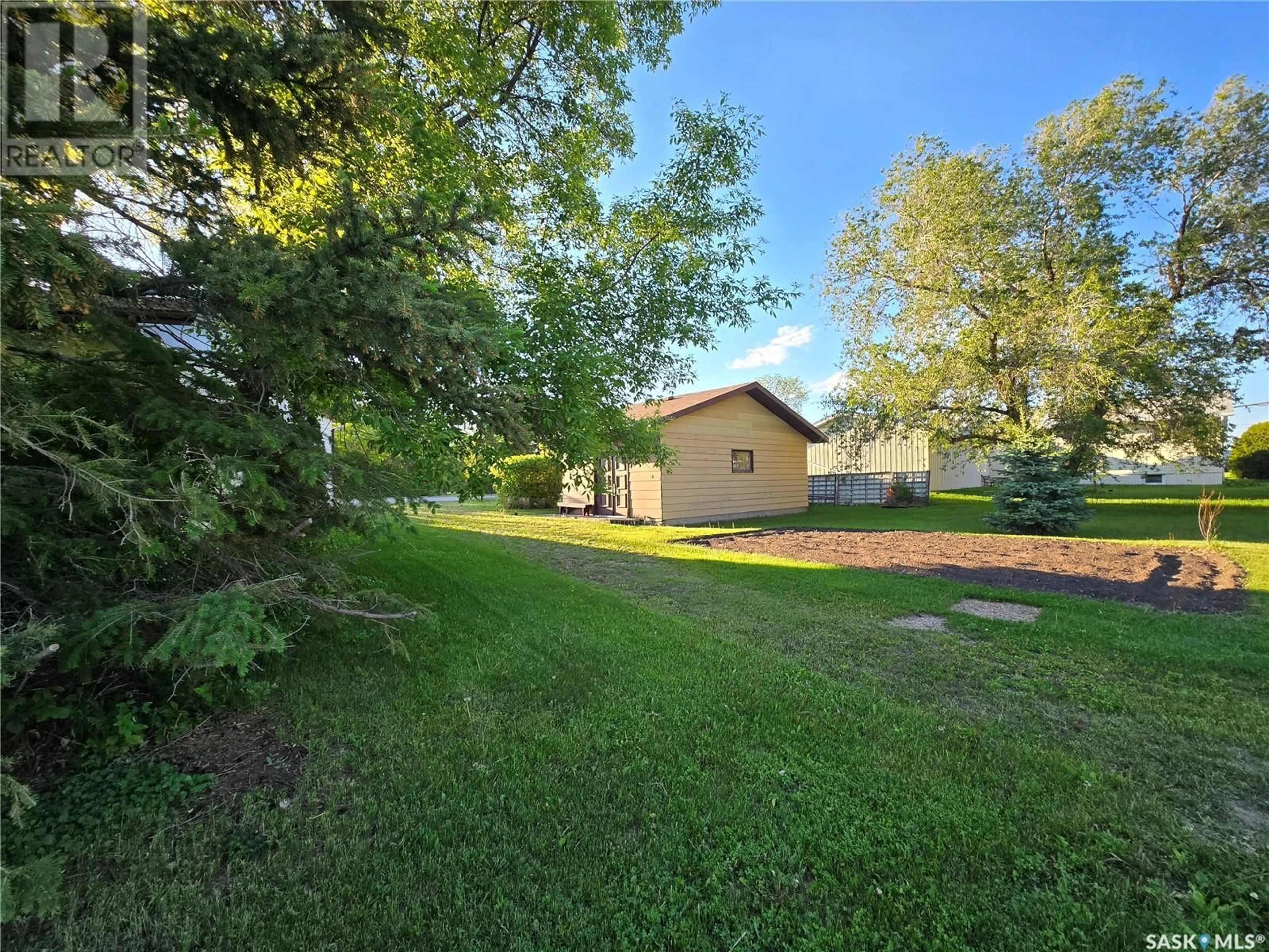 A pic from outside/outdoor area/front of a property/back of a property/a pic from drone, unknown for 100 LUNDY PLACE, Stoughton Saskatchewan S0G4T0