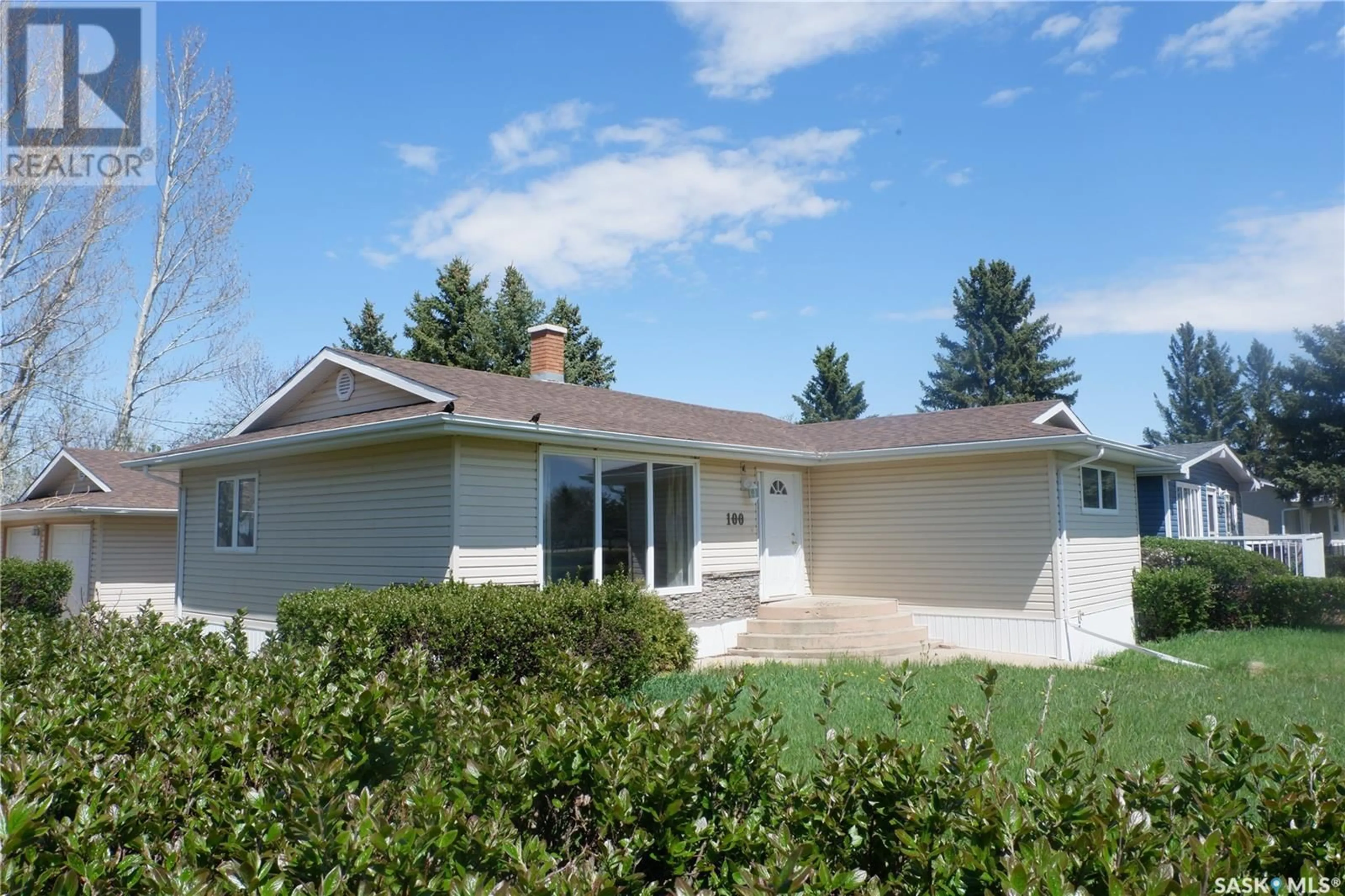 Home with vinyl exterior material, street for 100 Wood CRESCENT, Assiniboia Saskatchewan S0H0B0