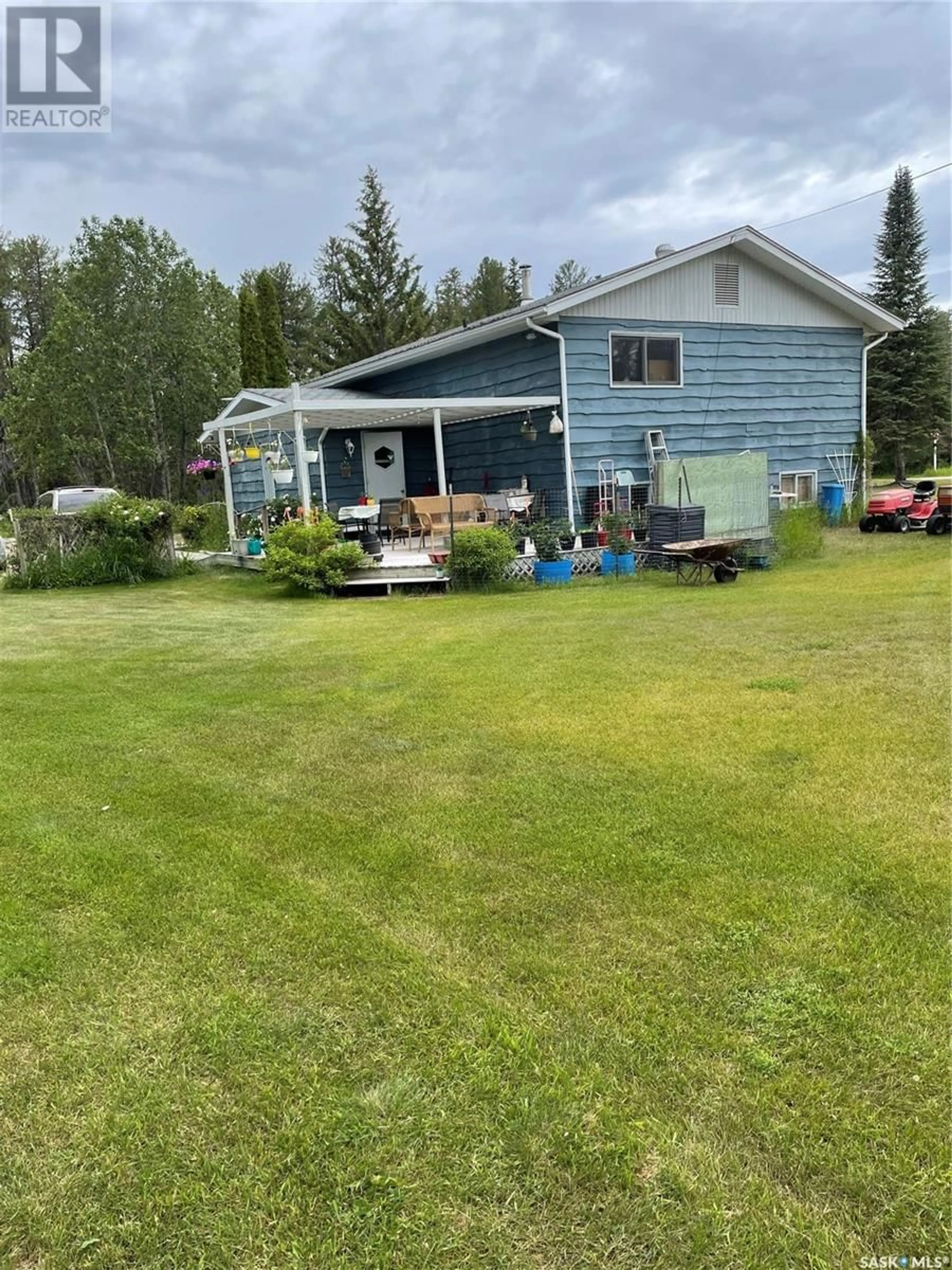 A pic from outside/outdoor area/front of a property/back of a property/a pic from drone, unknown for 609 10th STREET N, Nipawin Saskatchewan S0E1E0