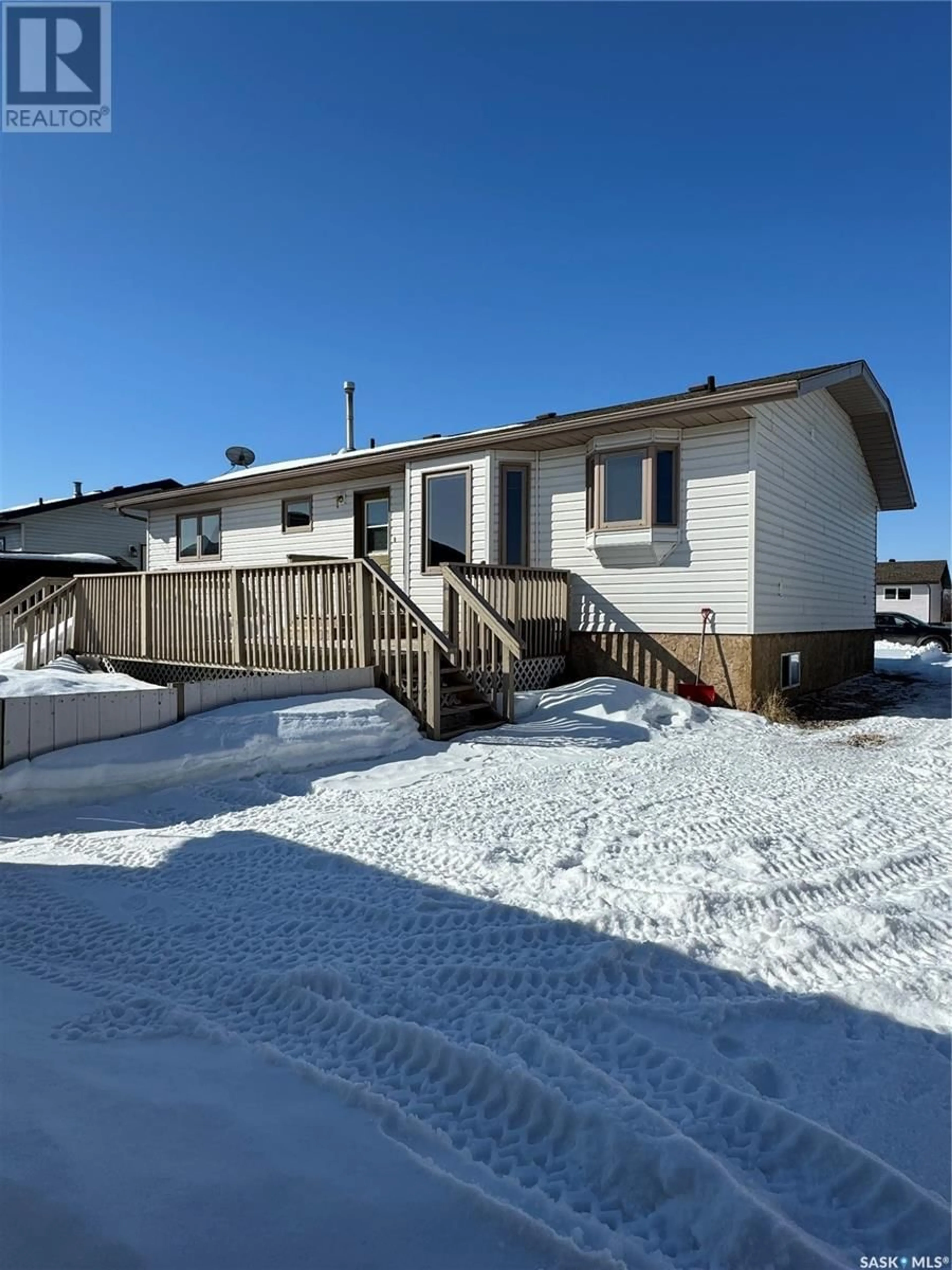 Open concept kitchen, unknown for 514 MACMILLIAN STREET, Hudson Bay Saskatchewan S0E0Y0