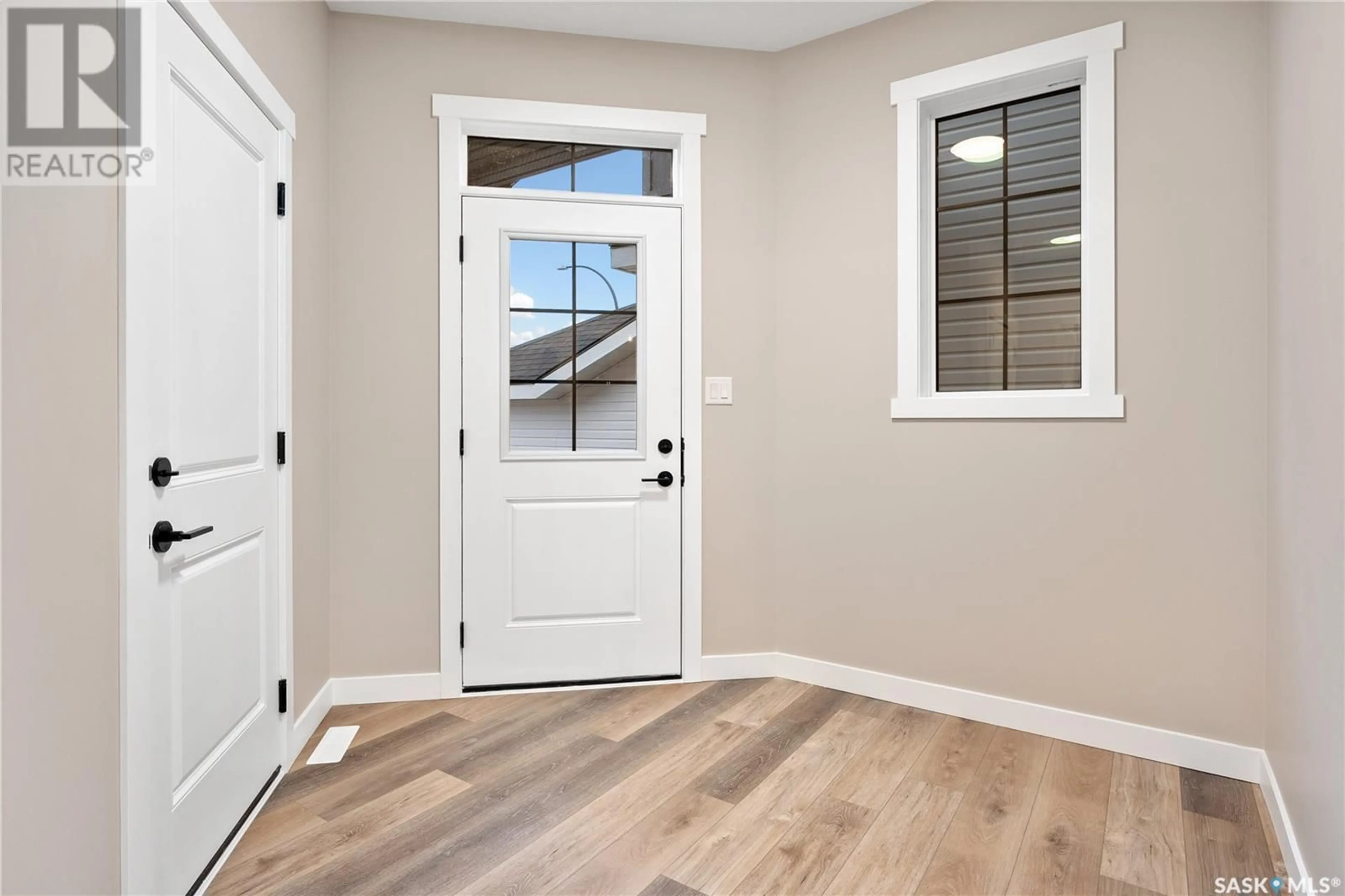Indoor entryway for 443 FORTOSKY MANOR, Saskatoon Saskatchewan S7M5X5