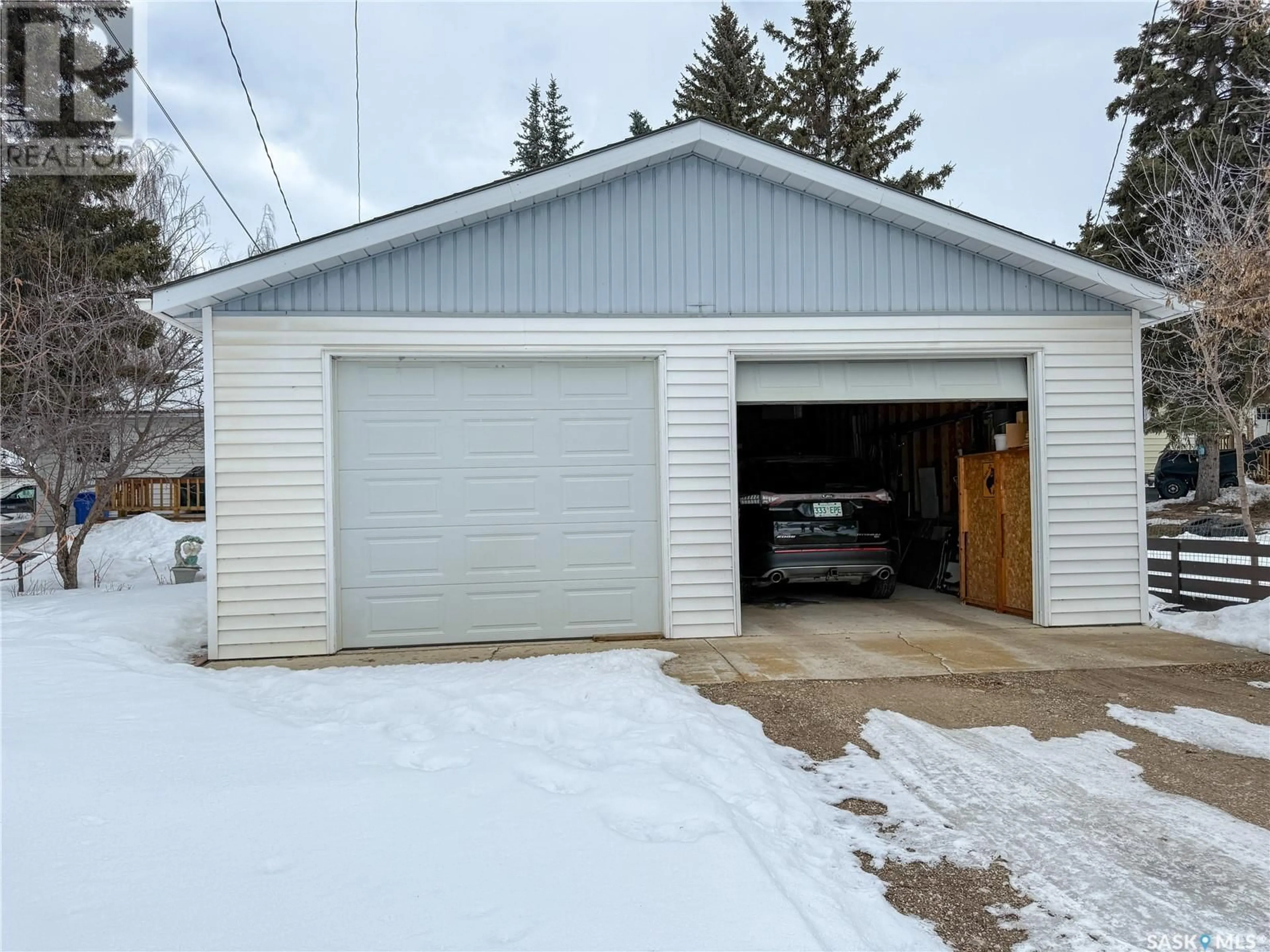 Indoor garage for 209 1st AVENUE W, Hafford Saskatchewan S0J1A0