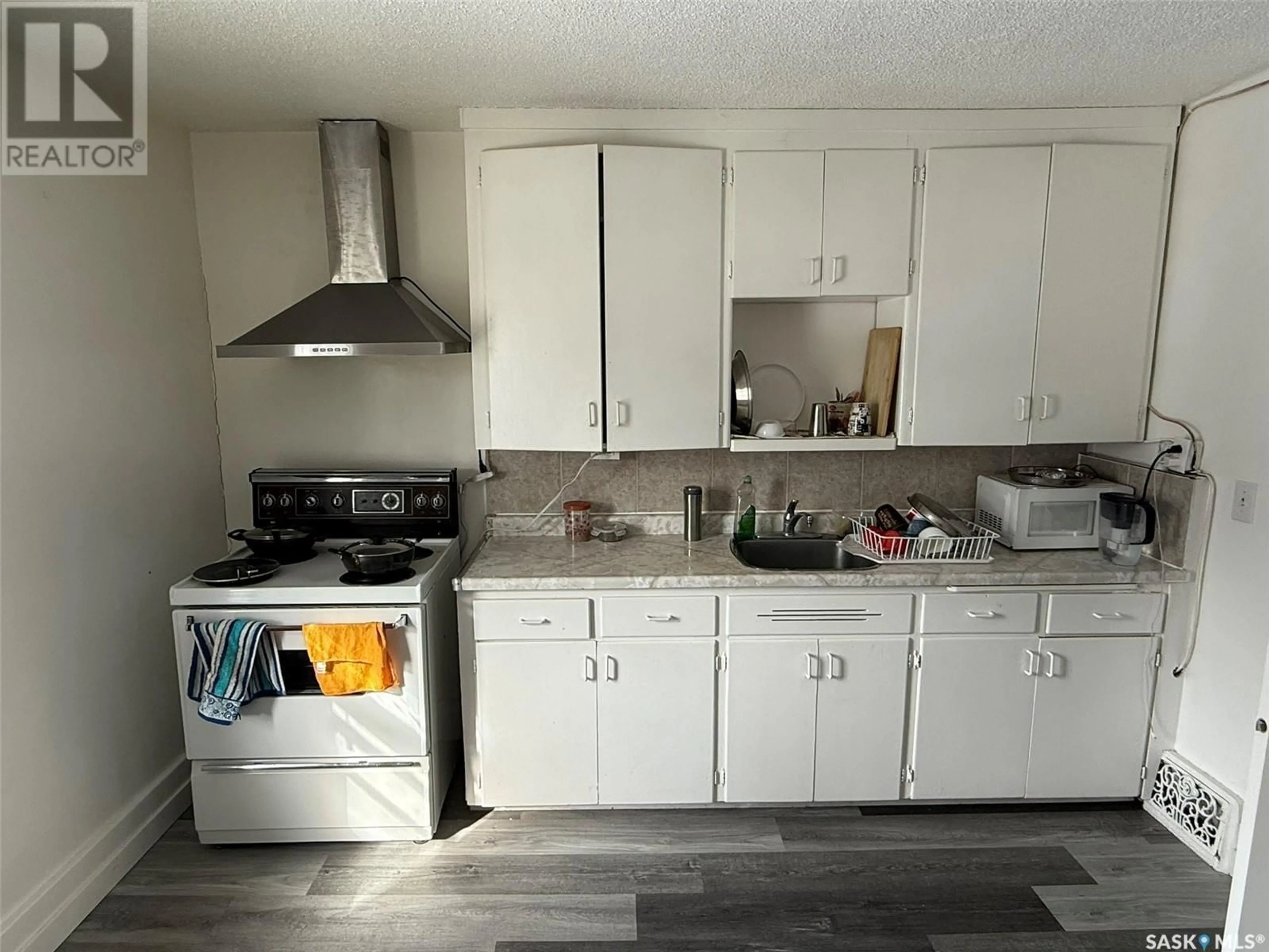 Standard kitchen, unknown for 1111 IDYLWYLD DRIVE, Saskatoon Saskatchewan S7L0Z8