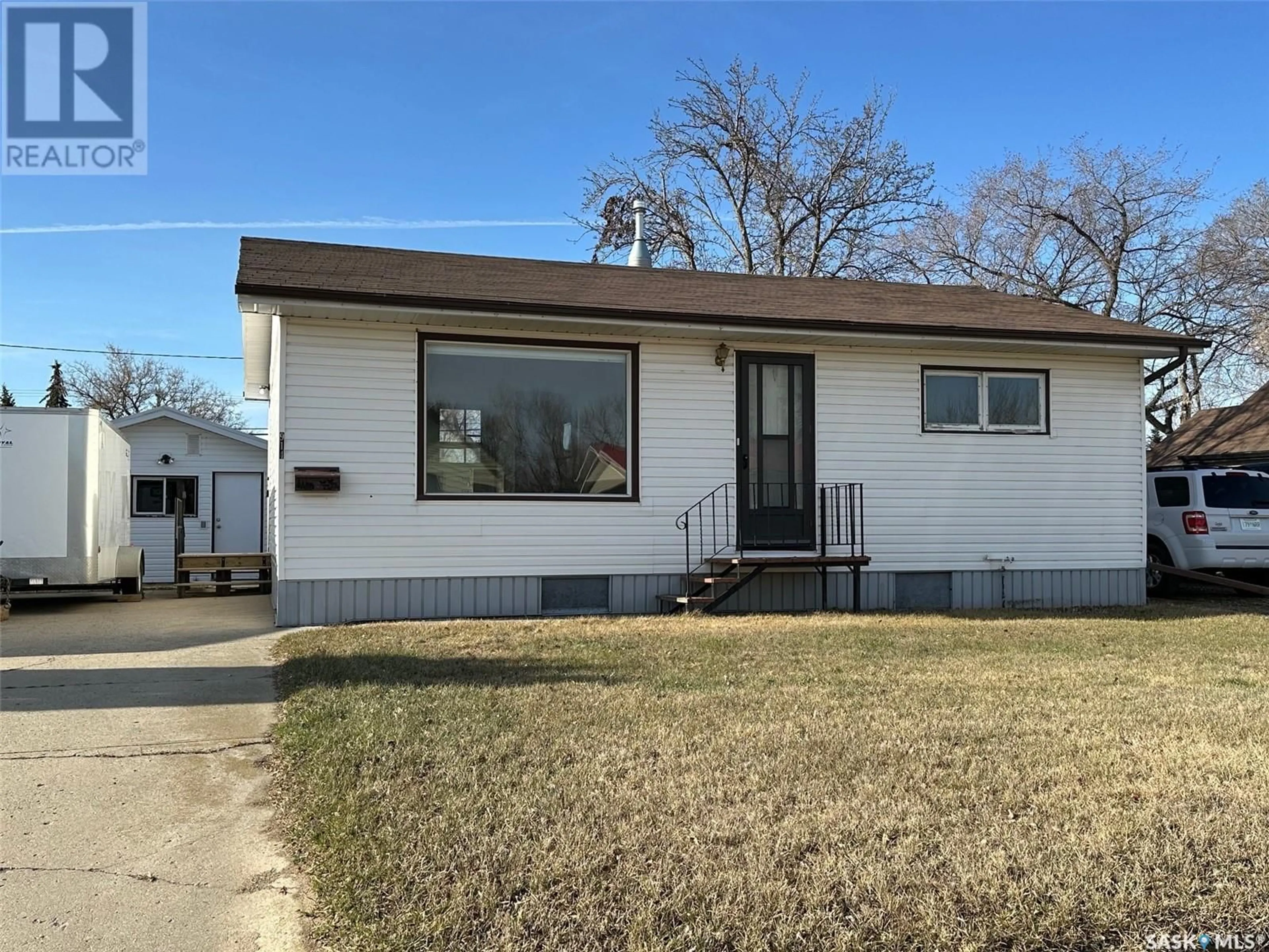 Home with vinyl exterior material, street for 914 GEORGE STREET, Estevan Saskatchewan S4A1M6