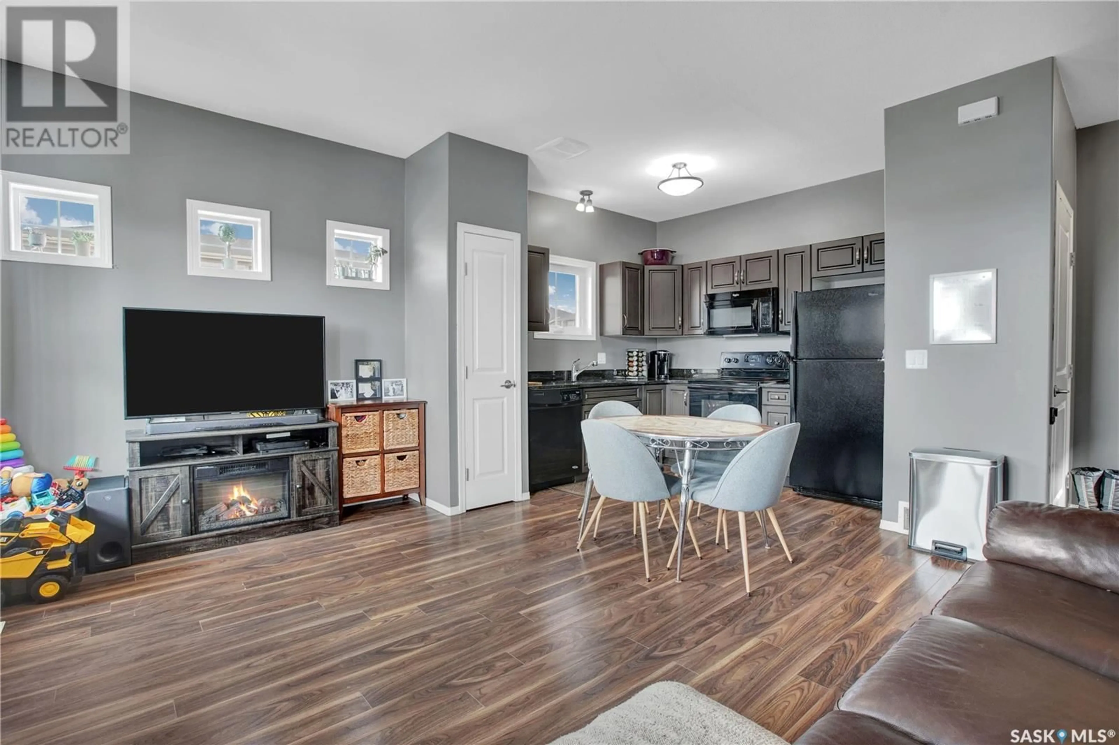Open concept kitchen, unknown for 402 100 CHAPARRAL BOULEVARD, Martensville Saskatchewan S0K0A2