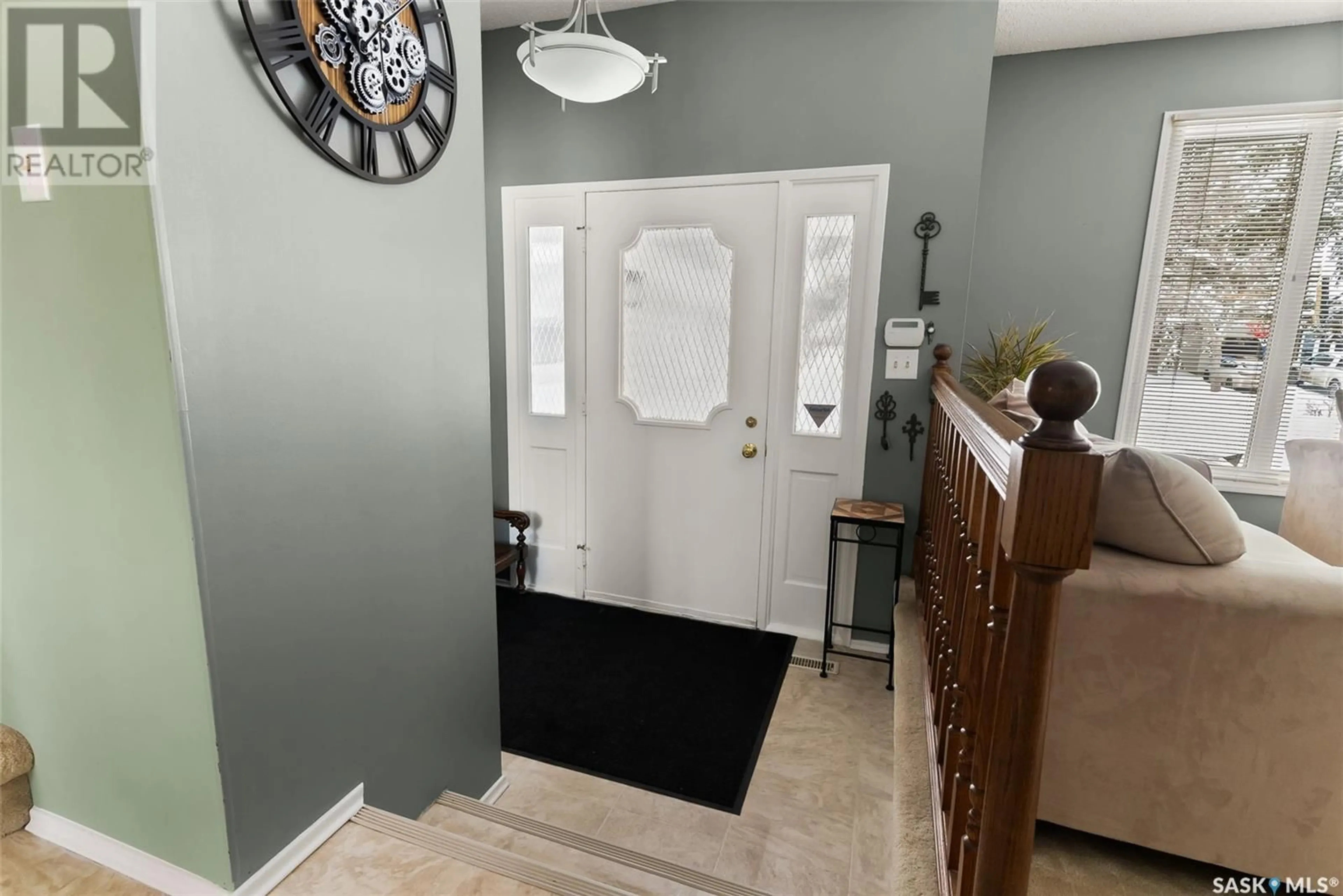 Indoor entryway for 70 SELKIRK CRESCENT, Regina Saskatchewan S4S6J4