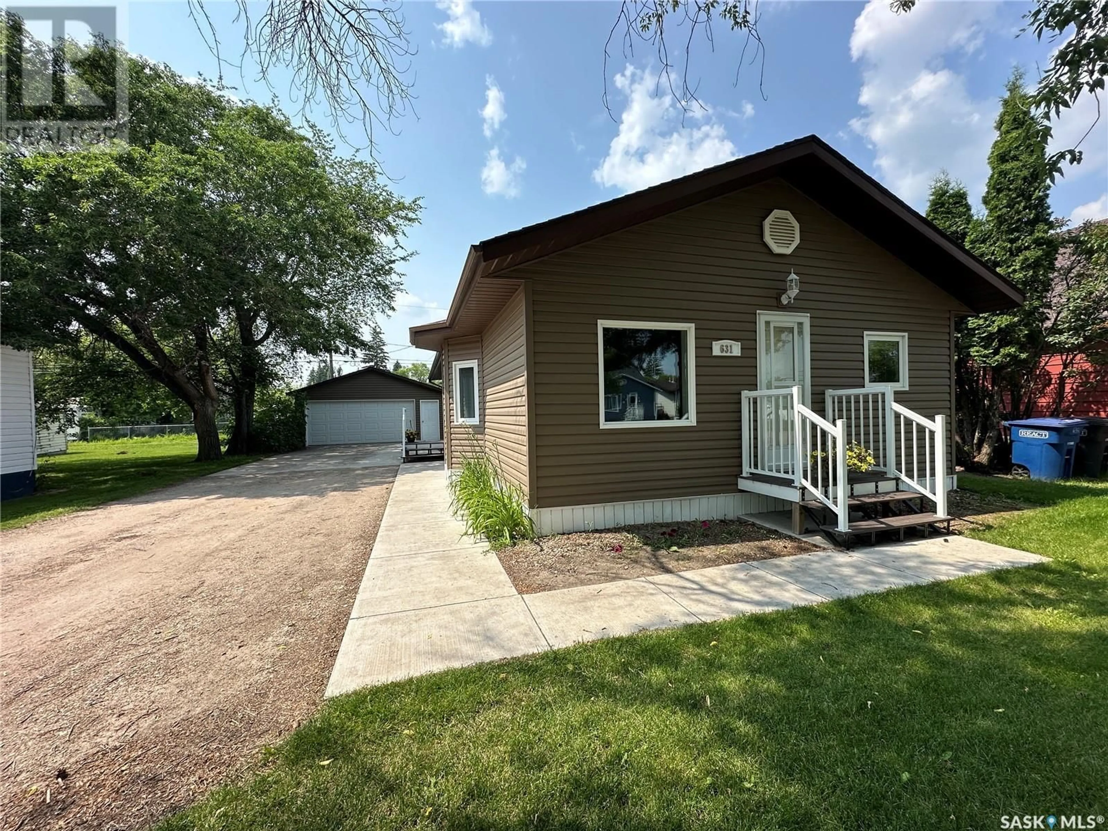 Home with vinyl exterior material, street for 631 13TH STREET, Humboldt Saskatchewan S0K2A0