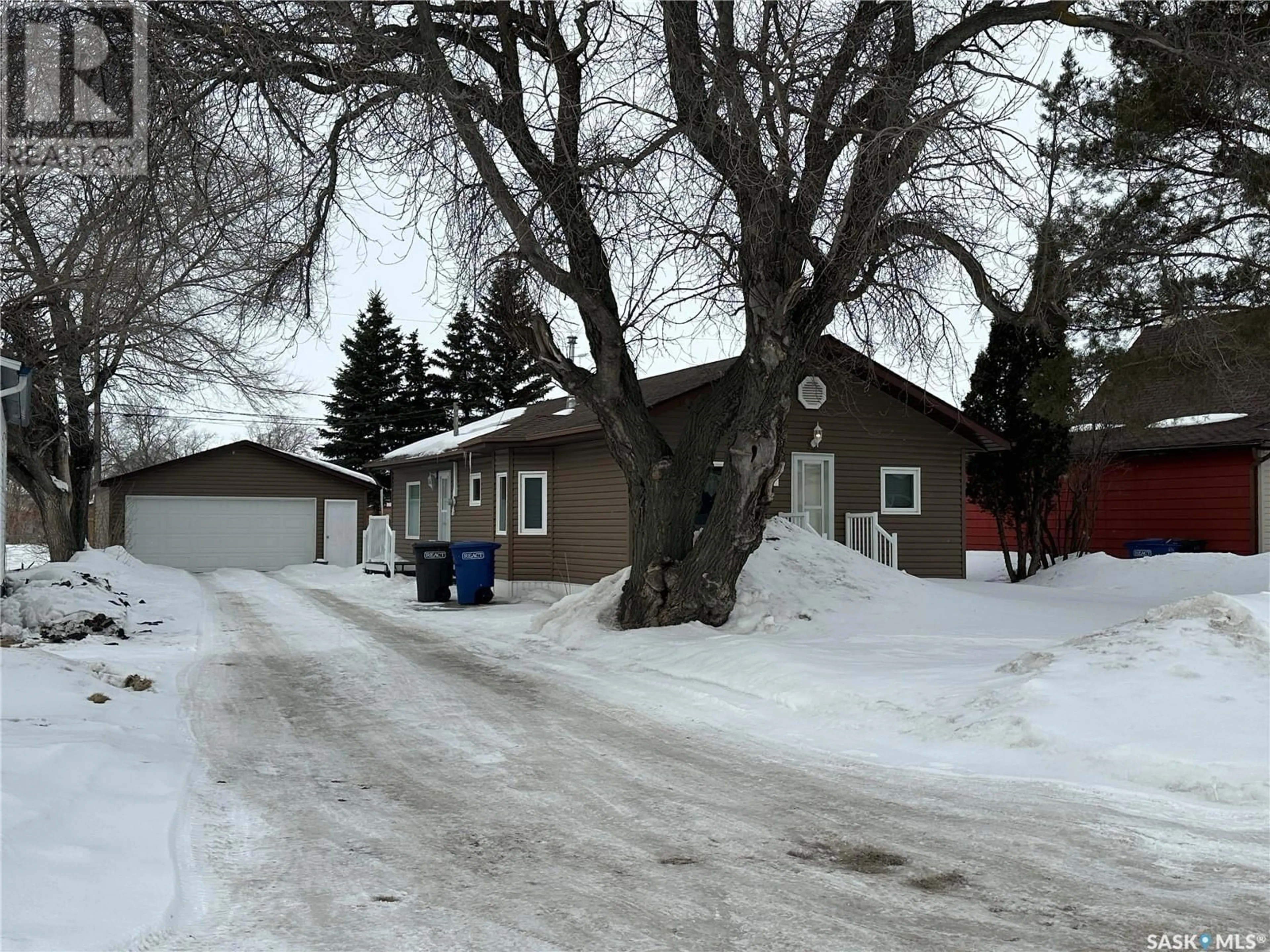 A pic from outside/outdoor area/front of a property/back of a property/a pic from drone, street for 631 13TH STREET, Humboldt Saskatchewan S0K2A0