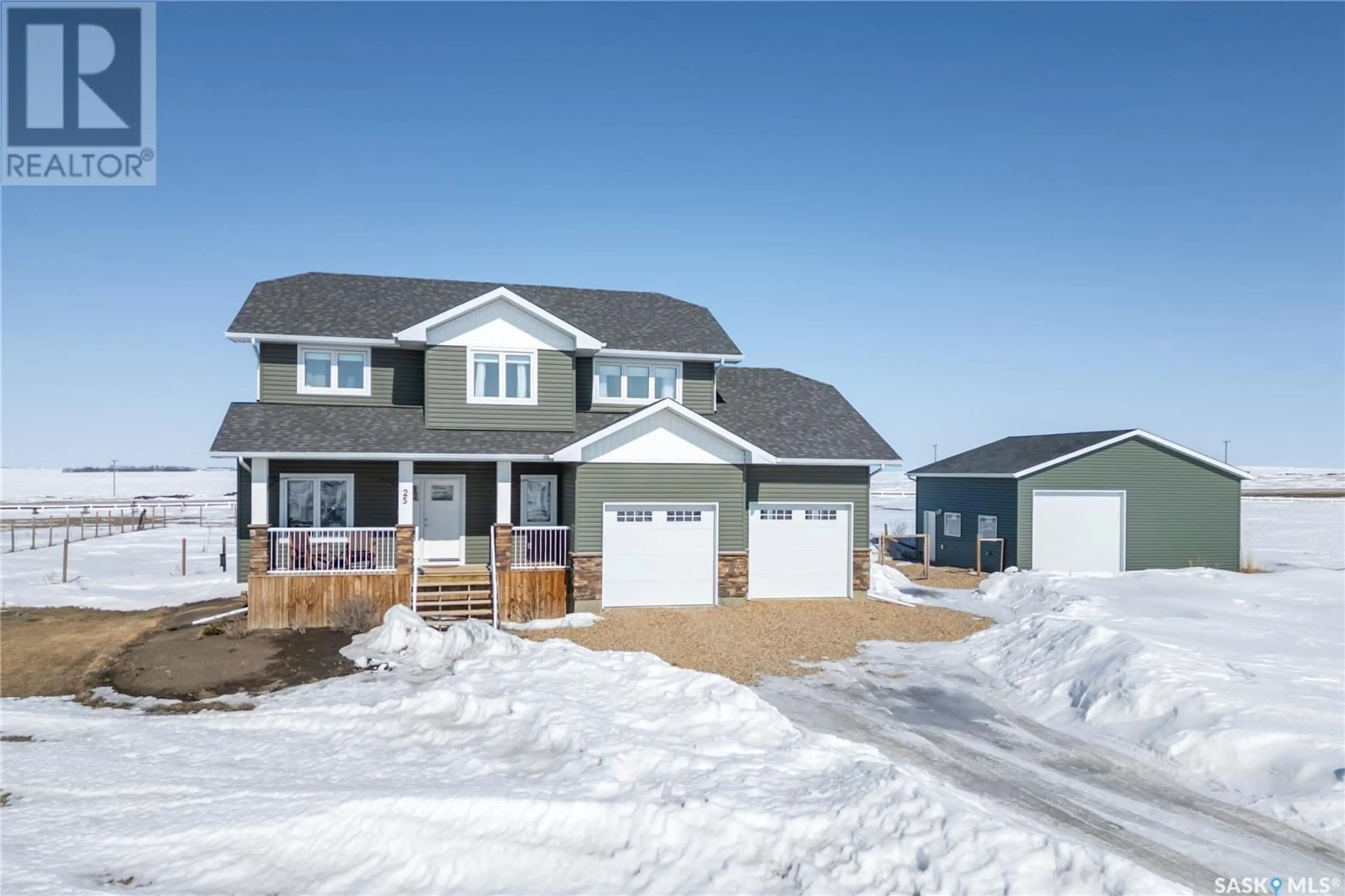 Home with vinyl exterior material, street for 25 Meadowlark CRESCENT, Blucher Rm No. 343 Saskatchewan S7B0A5