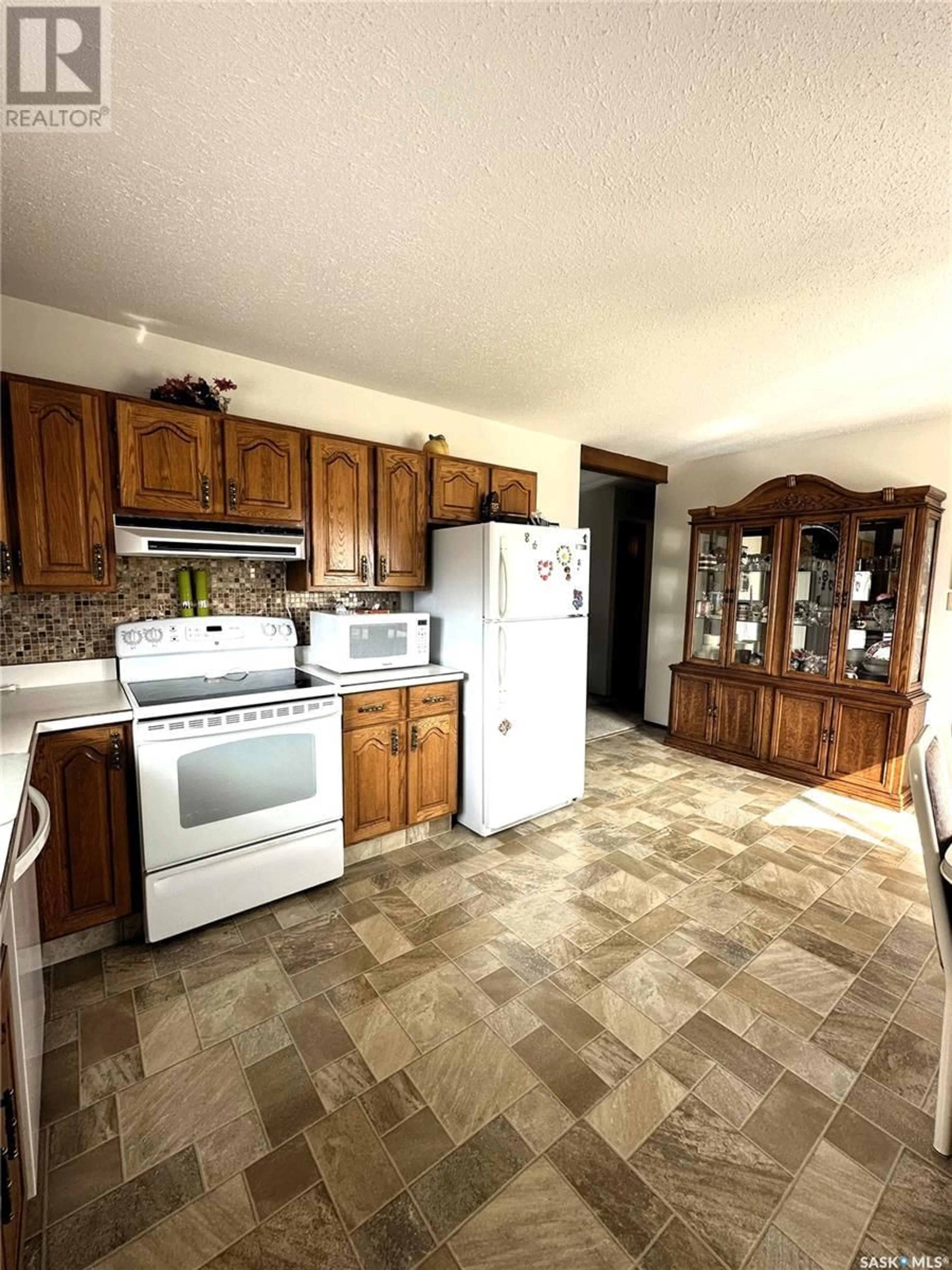 Standard kitchen, ceramic/tile floor for 211 7th STREET S, Wakaw Saskatchewan S0K4P0