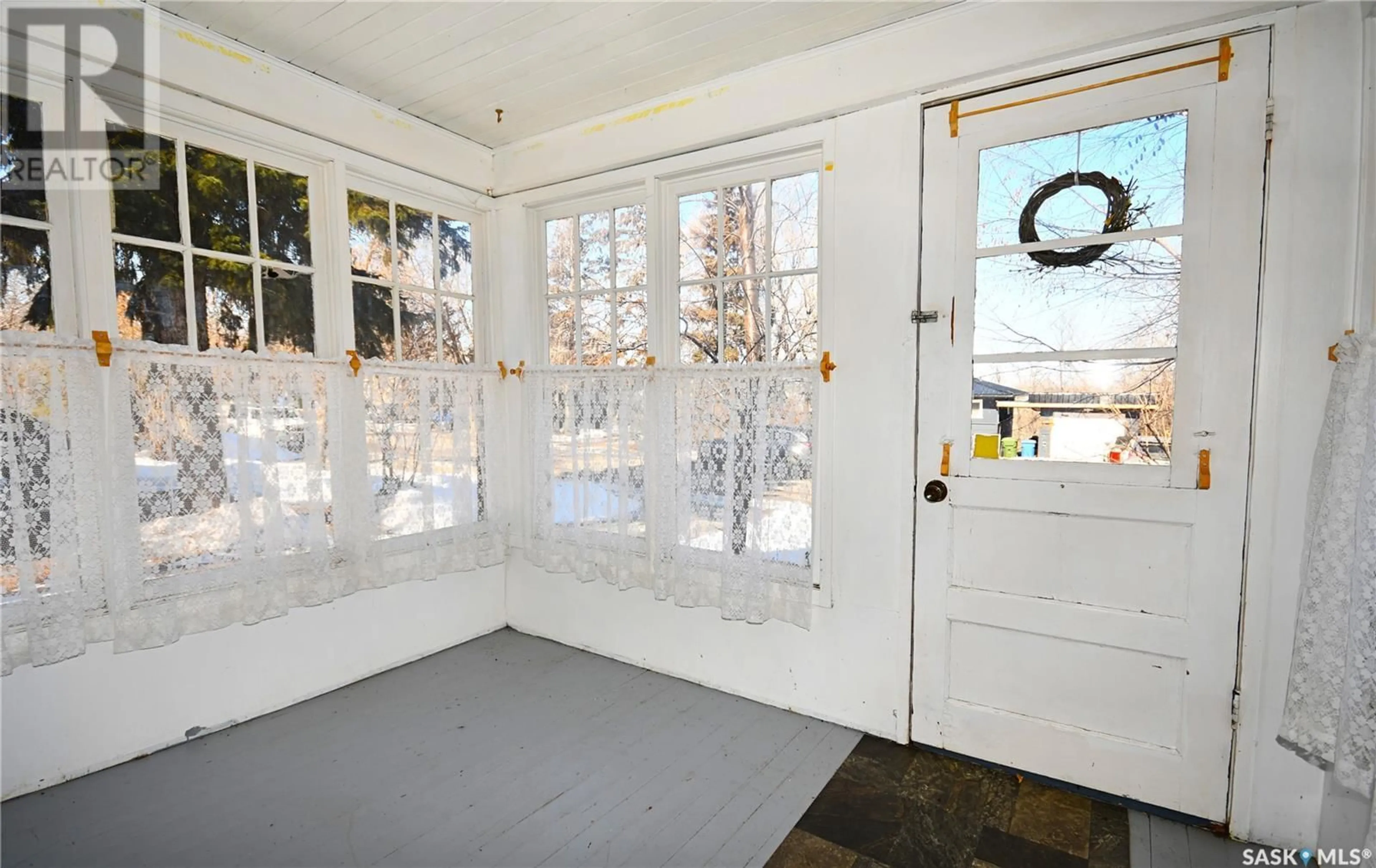 Indoor foyer for 327 19TH STREET, Prince Albert Saskatchewan S6V1J8