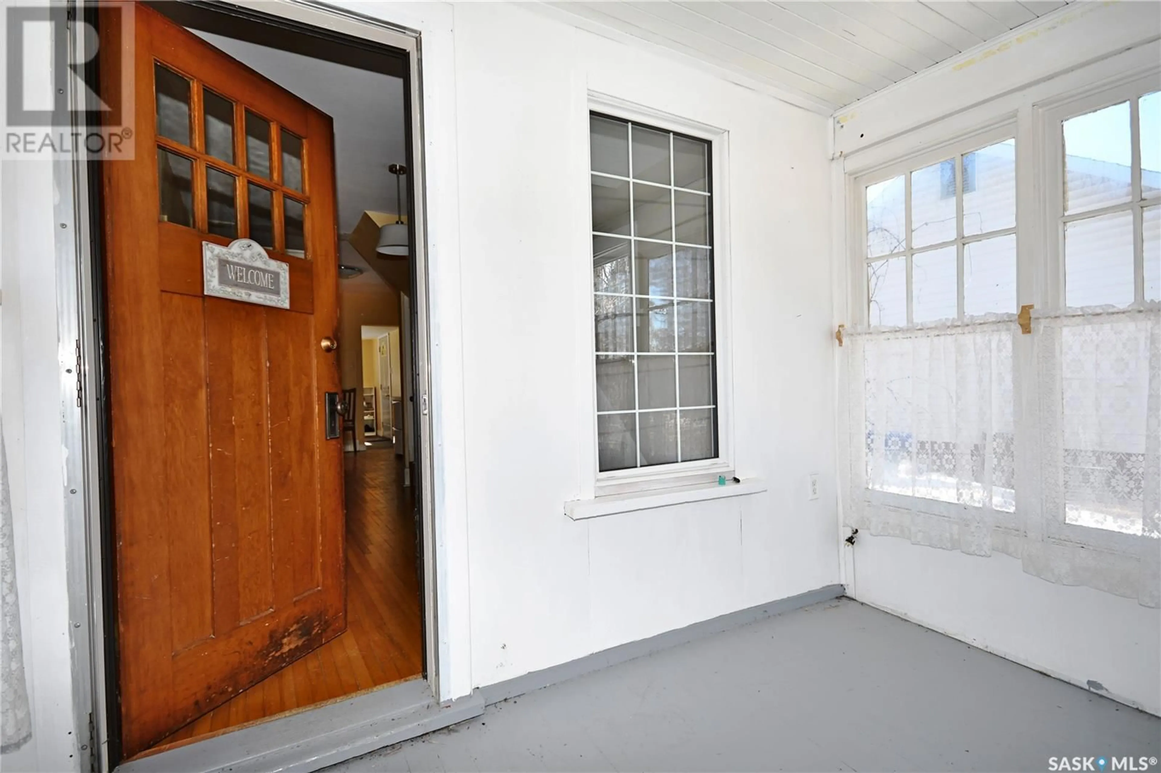 Indoor foyer for 327 19TH STREET, Prince Albert Saskatchewan S6V1J8