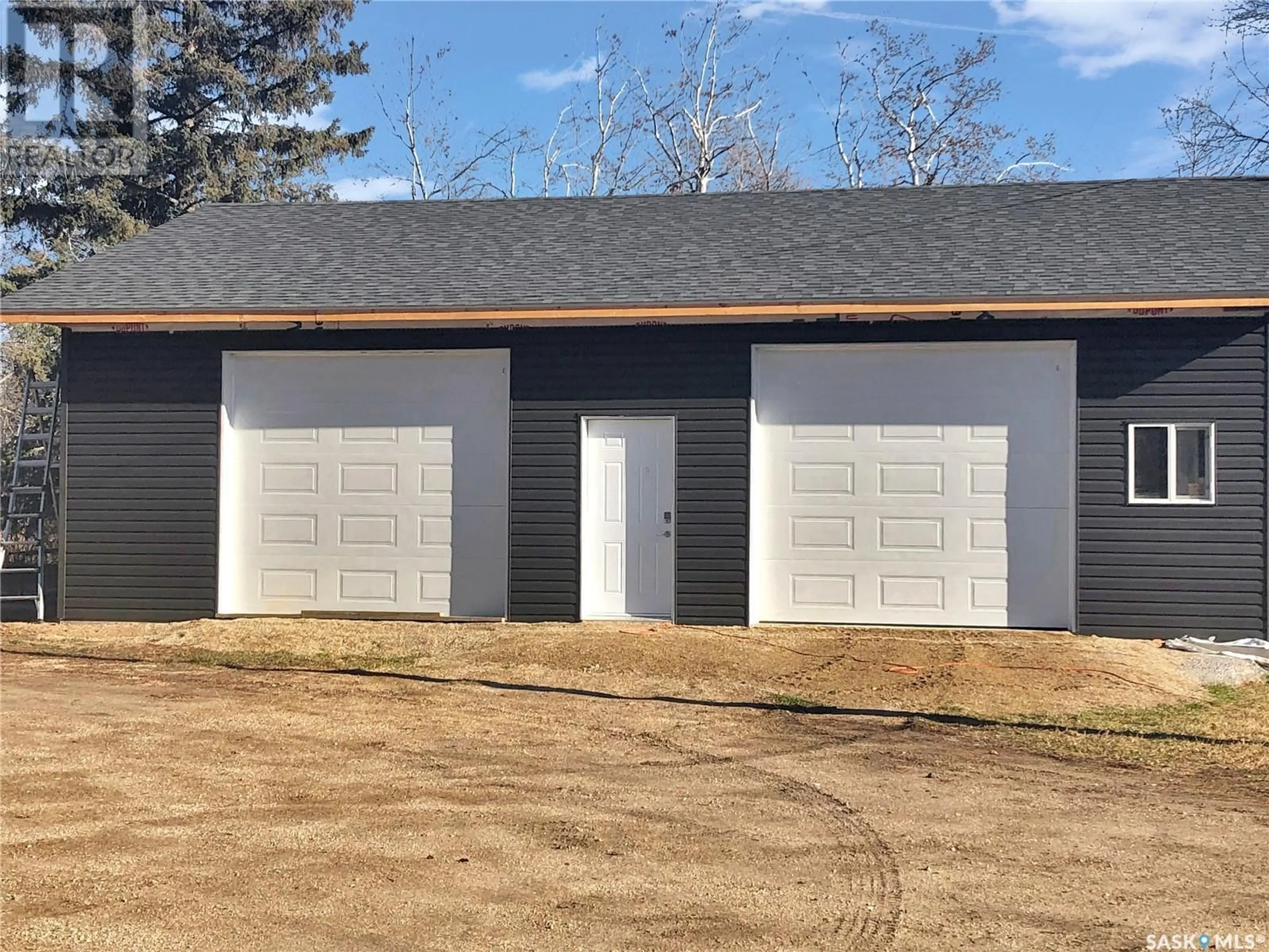 Indoor garage for #5 Westivew, Melville Saskatchewan S0A2P0