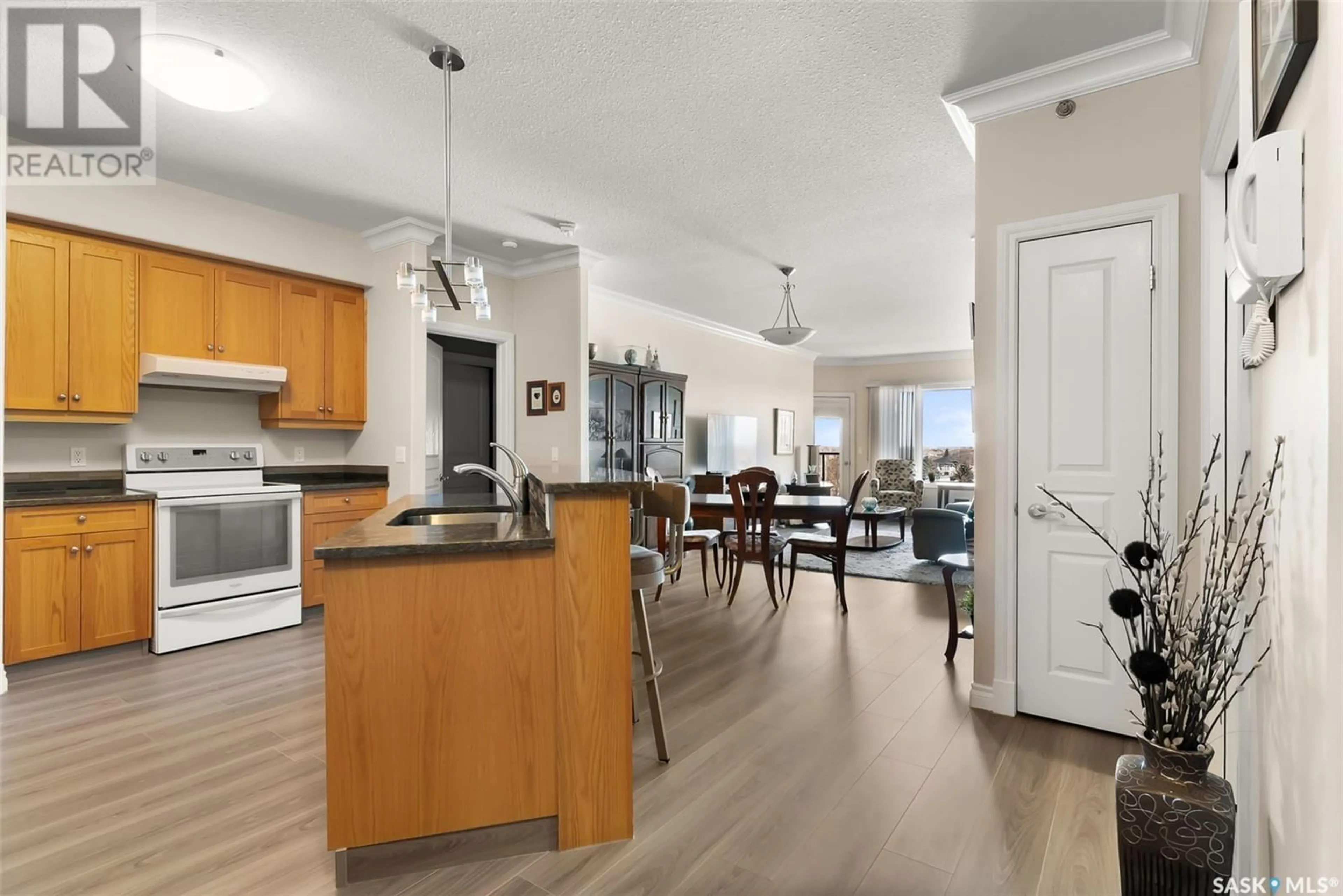 Open concept kitchen, unknown for 405 3101 Renfrew CRESCENT E, Regina Saskatchewan S4V3B6